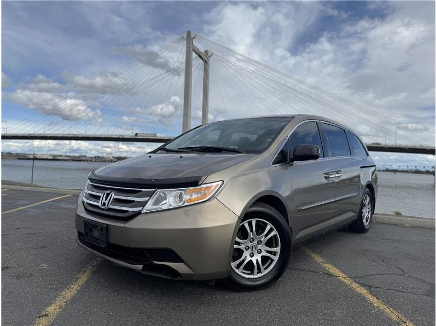 2013 Gold /No Color Honda Odyssey (5FNRL5H63DB) with an V6, i-VTEC, 3.5 Liter engine, Automatic, 5-Spd transmission, located at 607 W Columbia Drive, Kennewick, WA, 99336, (509) 987-1069, 46.216743, -119.126404- Photo#0