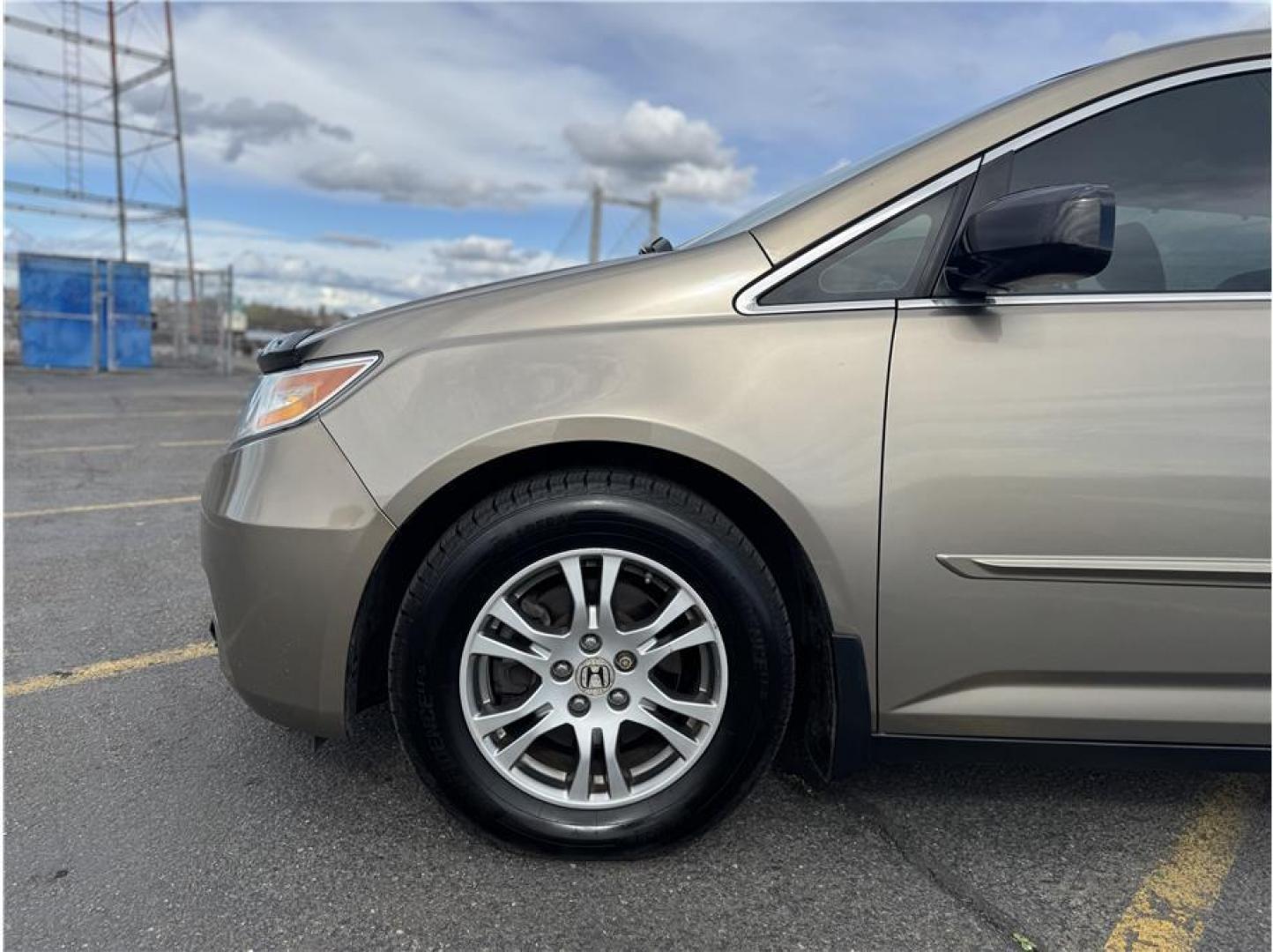 2013 Gold /No Color Honda Odyssey (5FNRL5H63DB) with an V6, i-VTEC, 3.5 Liter engine, Automatic, 5-Spd transmission, located at 607 W Columbia Drive, Kennewick, WA, 99336, (509) 987-1069, 46.216743, -119.126404 - Photo#14