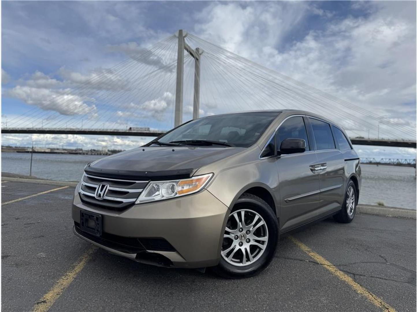 2013 Gold /No Color Honda Odyssey (5FNRL5H63DB) with an V6, i-VTEC, 3.5 Liter engine, Automatic, 5-Spd transmission, located at 607 W Columbia Drive, Kennewick, WA, 99336, (509) 987-1069, 46.216743, -119.126404 - Photo#0