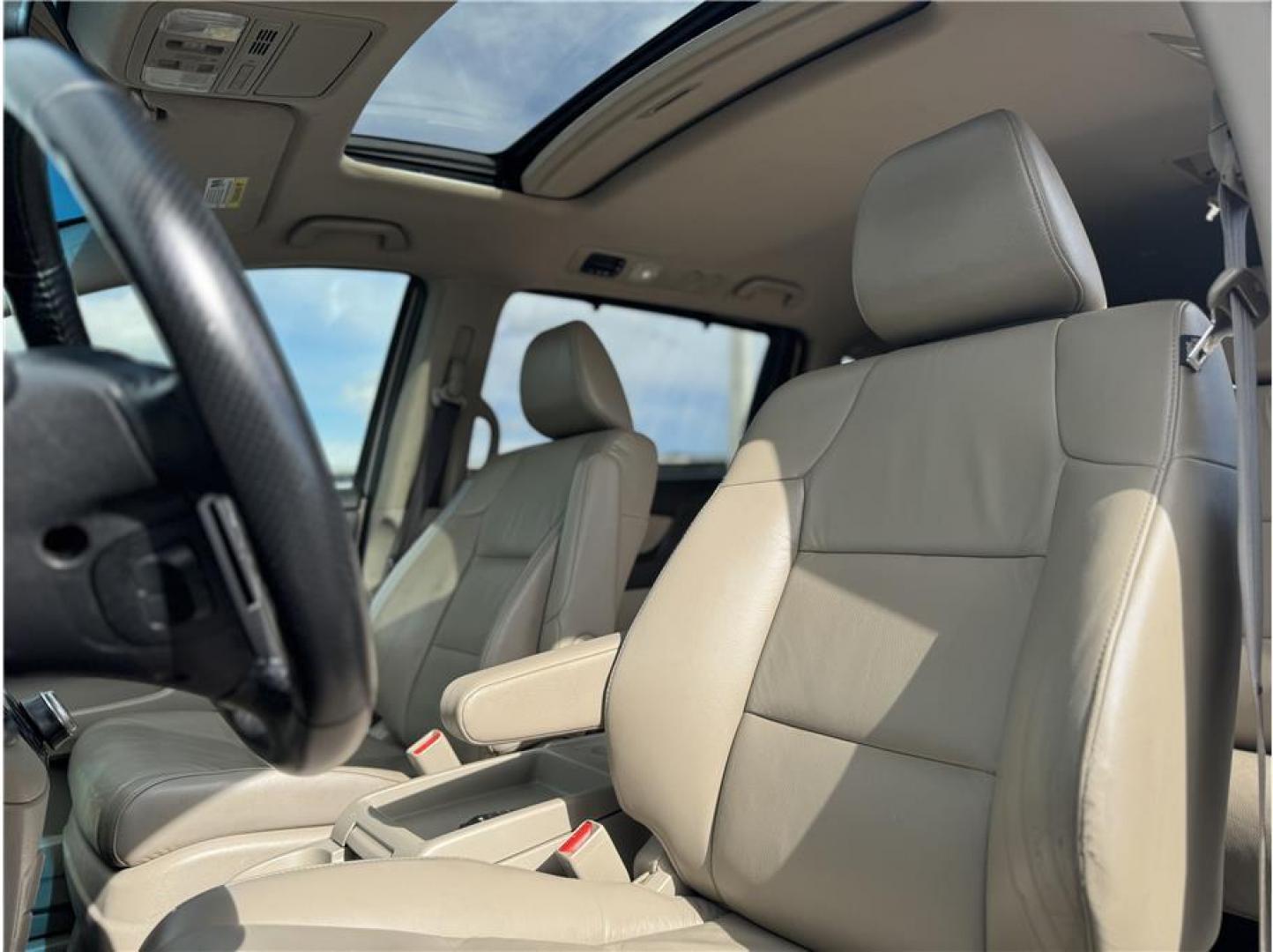2013 Gold /No Color Honda Odyssey (5FNRL5H63DB) with an V6, i-VTEC, 3.5 Liter engine, Automatic, 5-Spd transmission, located at 607 W Columbia Drive, Kennewick, WA, 99336, (509) 987-1069, 46.216743, -119.126404 - Photo#9