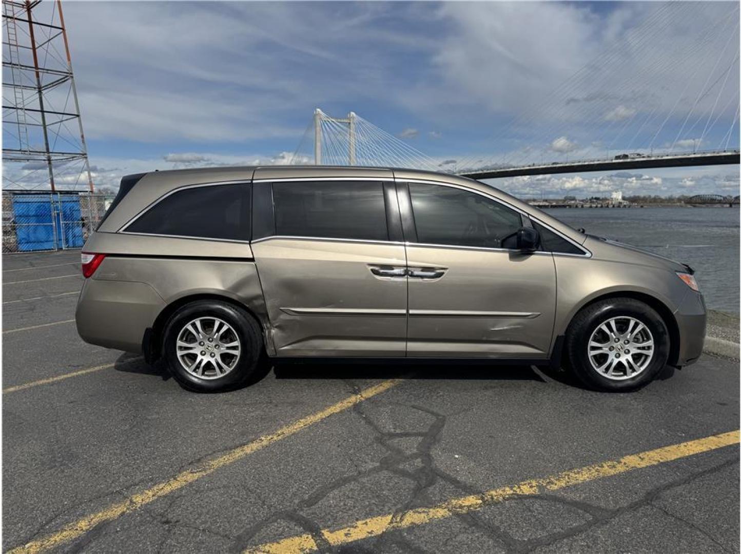 2013 Gold /No Color Honda Odyssey (5FNRL5H63DB) with an V6, i-VTEC, 3.5 Liter engine, Automatic, 5-Spd transmission, located at 607 W Columbia Drive, Kennewick, WA, 99336, (509) 987-1069, 46.216743, -119.126404 - Photo#12