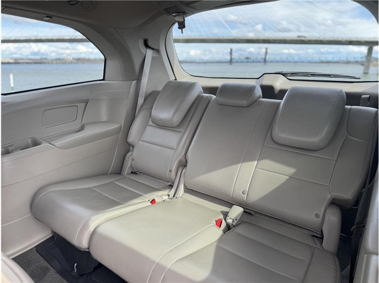 2013 Gold /No Color Honda Odyssey (5FNRL5H63DB) with an V6, i-VTEC, 3.5 Liter engine, Automatic, 5-Spd transmission, located at 607 W Columbia Drive, Kennewick, WA, 99336, (509) 987-1069, 46.216743, -119.126404 - Photo#3
