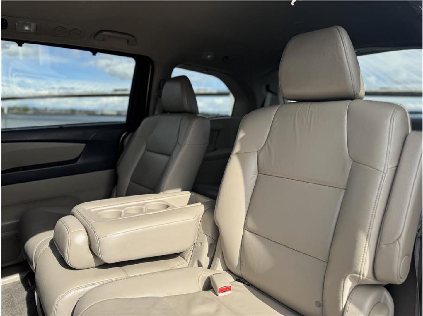 2013 Gold /No Color Honda Odyssey (5FNRL5H63DB) with an V6, i-VTEC, 3.5 Liter engine, Automatic, 5-Spd transmission, located at 607 W Columbia Drive, Kennewick, WA, 99336, (509) 987-1069, 46.216743, -119.126404 - Photo#4
