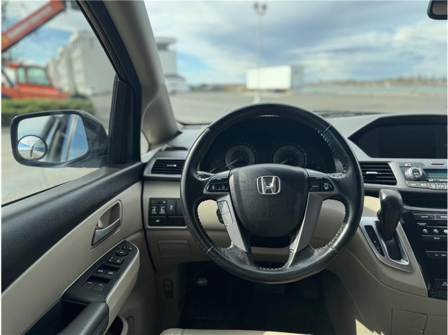 2013 Gold /No Color Honda Odyssey (5FNRL5H63DB) with an V6, i-VTEC, 3.5 Liter engine, Automatic, 5-Spd transmission, located at 607 W Columbia Drive, Kennewick, WA, 99336, (509) 987-1069, 46.216743, -119.126404 - Photo#5
