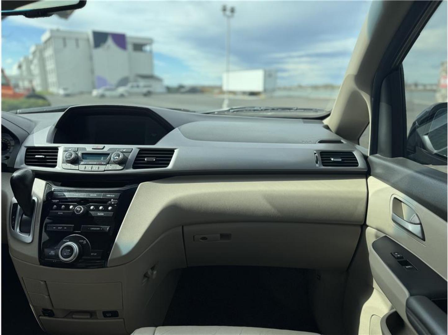 2013 Gold /No Color Honda Odyssey (5FNRL5H63DB) with an V6, i-VTEC, 3.5 Liter engine, Automatic, 5-Spd transmission, located at 607 W Columbia Drive, Kennewick, WA, 99336, (509) 987-1069, 46.216743, -119.126404 - Photo#7