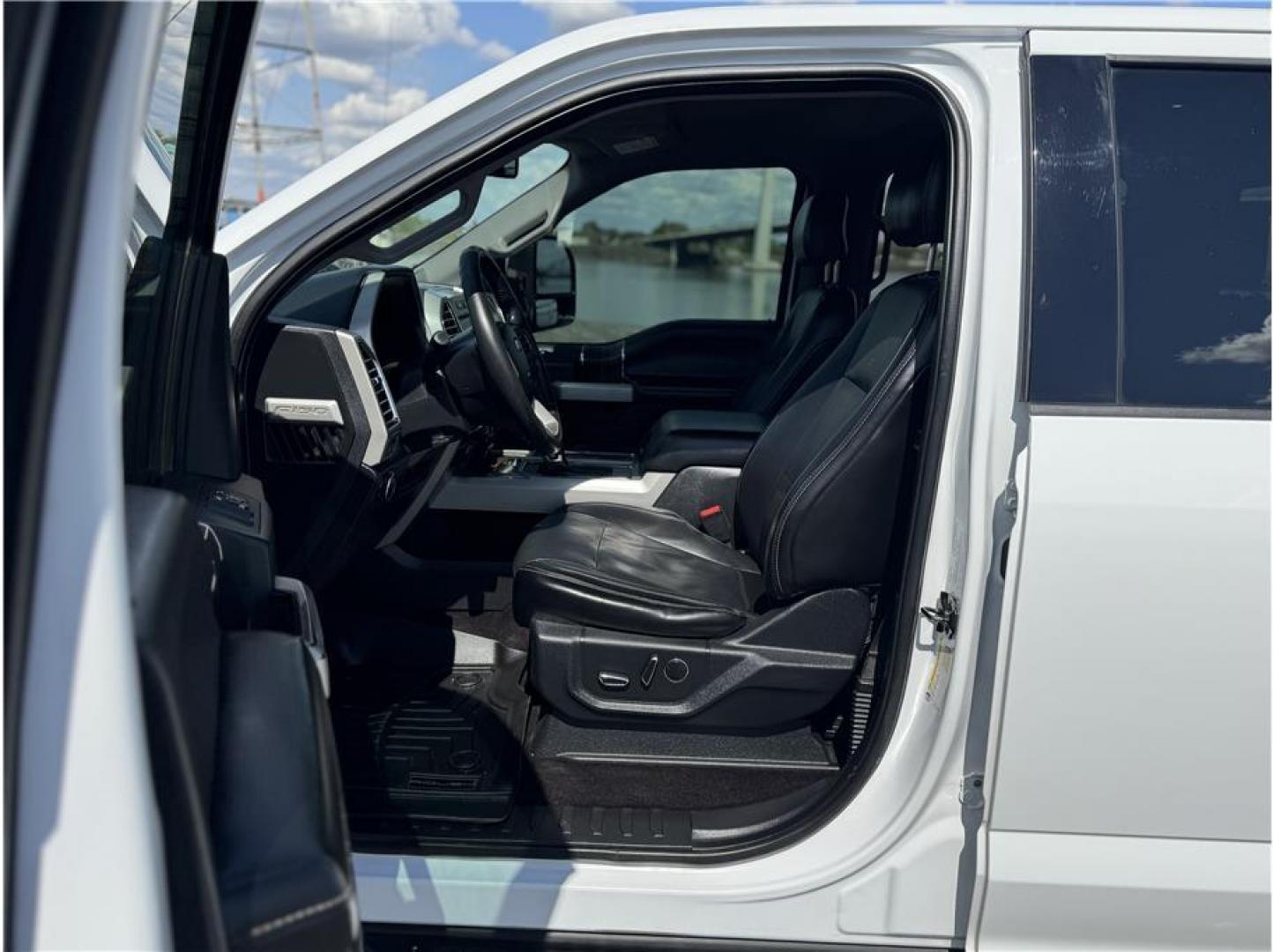 2016 White /No Color Ford F150 SuperCrew Cab (1FTFW1EG0GF) with an V6, EcoBoost, TT, 3.5L engine, Auto, 6-Spd SelShft transmission, located at 607 W Columbia Drive, Kennewick, WA, 99336, (509) 987-1069, 46.216743, -119.126404 - Photo#9