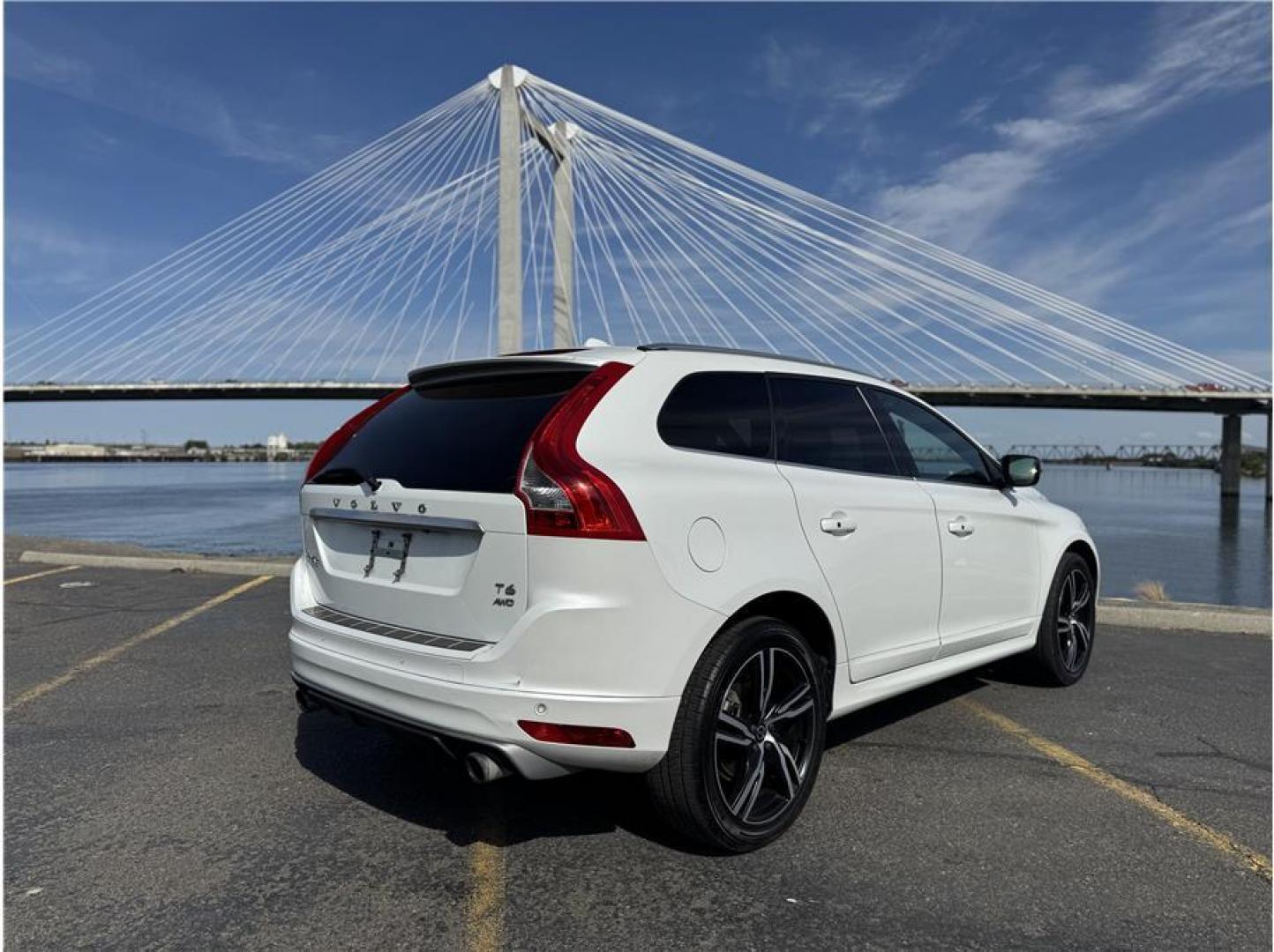 2017 White /No Color Volvo XC60 (YV449MRS5H2) with an 4-Cyl, Drv-E, Turbo, 2.0L engine, Auto, 8-Spd Geartronic transmission, located at 607 W Columbia Drive, Kennewick, WA, 99336, (509) 987-1069, 46.216743, -119.126404 - Photo#13