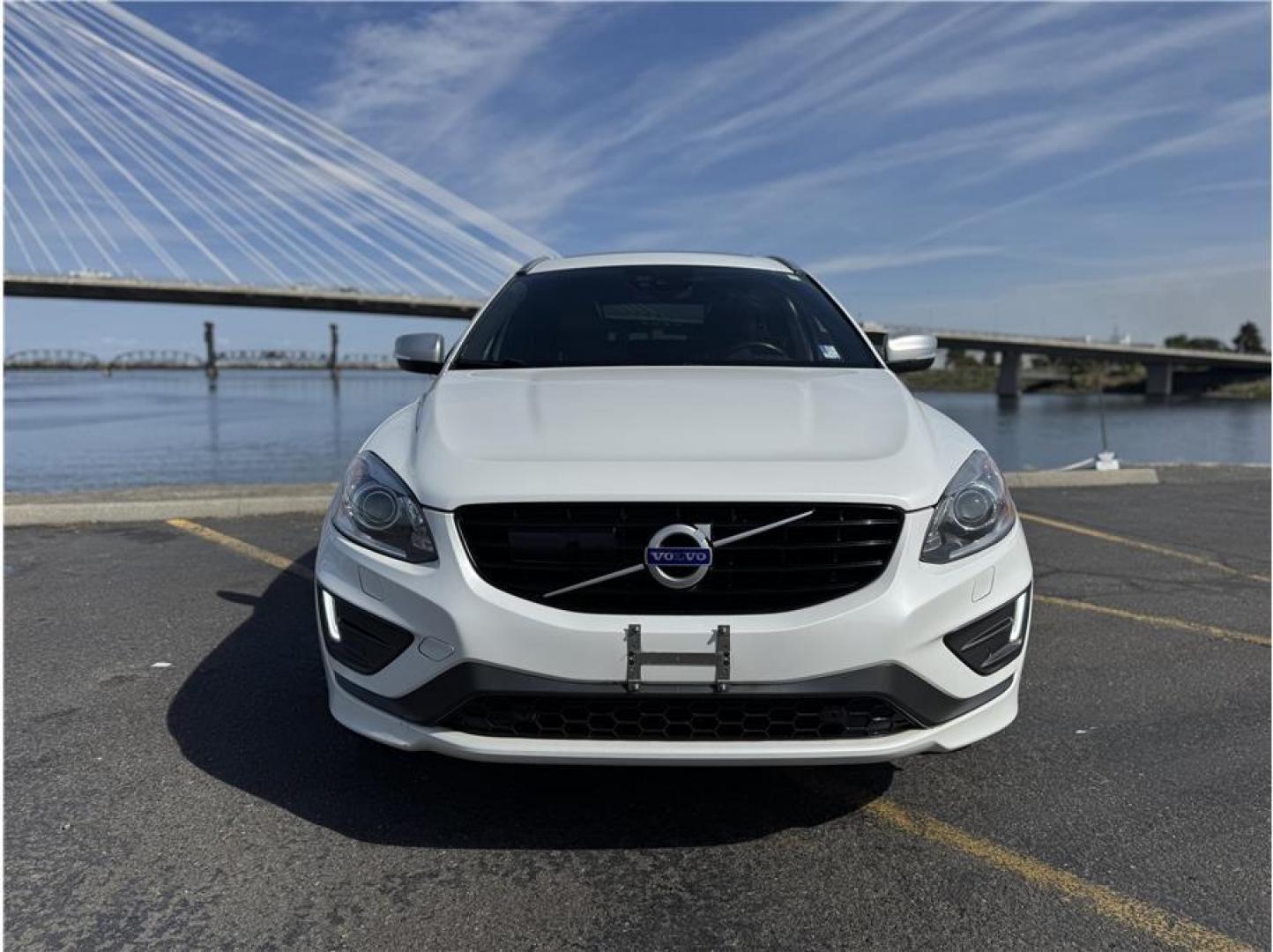 2017 White /No Color Volvo XC60 (YV449MRS5H2) with an 4-Cyl, Drv-E, Turbo, 2.0L engine, Auto, 8-Spd Geartronic transmission, located at 607 W Columbia Drive, Kennewick, WA, 99336, (509) 987-1069, 46.216743, -119.126404 - Photo#17