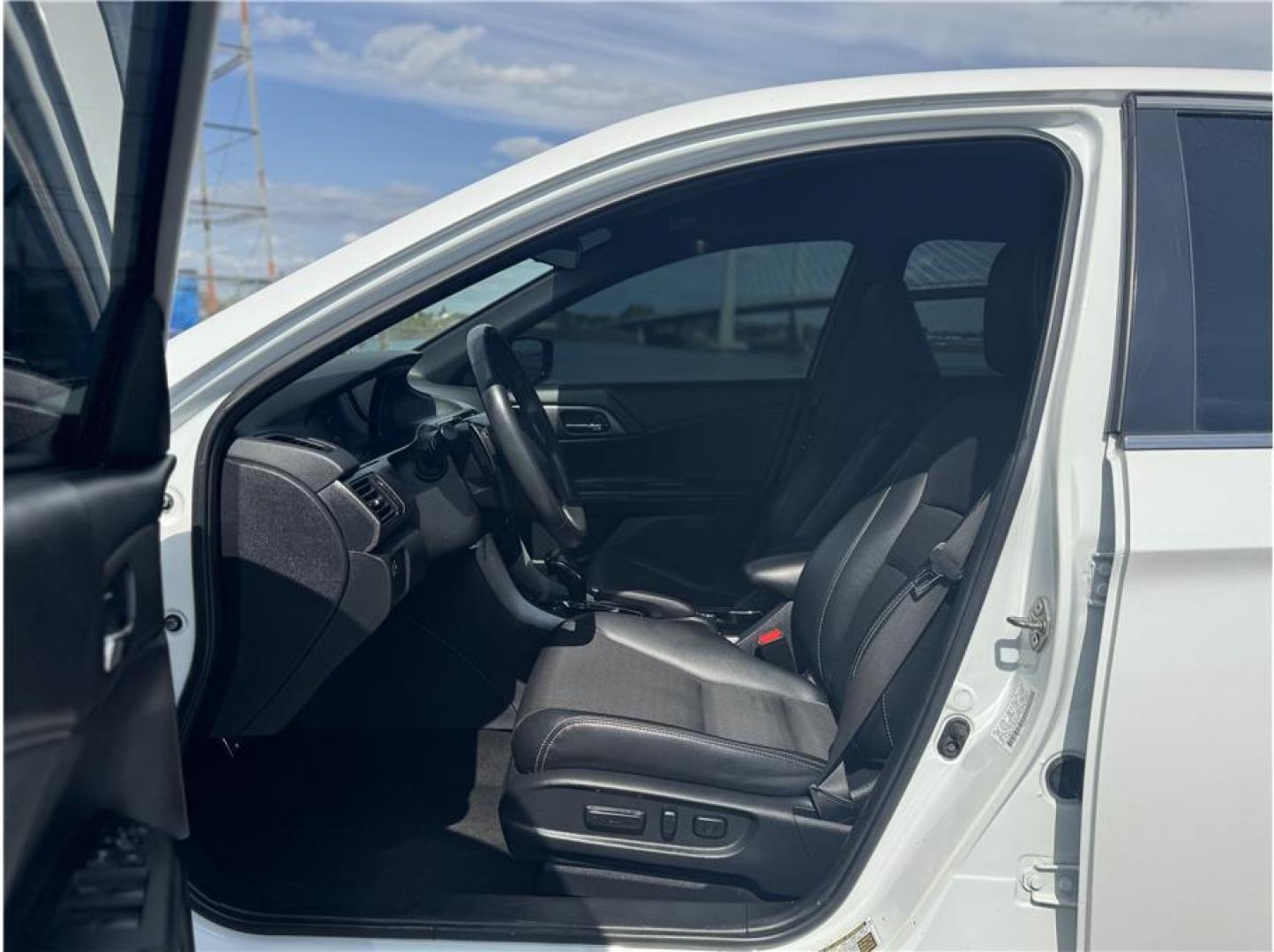 2016 White /No Color Honda Accord (1HGCR2F57GA) with an 4-Cyl, i-VTEC, 2.4 Liter engine, Auto, CVT w/Sport Mode transmission, located at 607 W Columbia Drive, Kennewick, WA, 99336, (509) 987-1069, 46.216743, -119.126404 - Photo#9