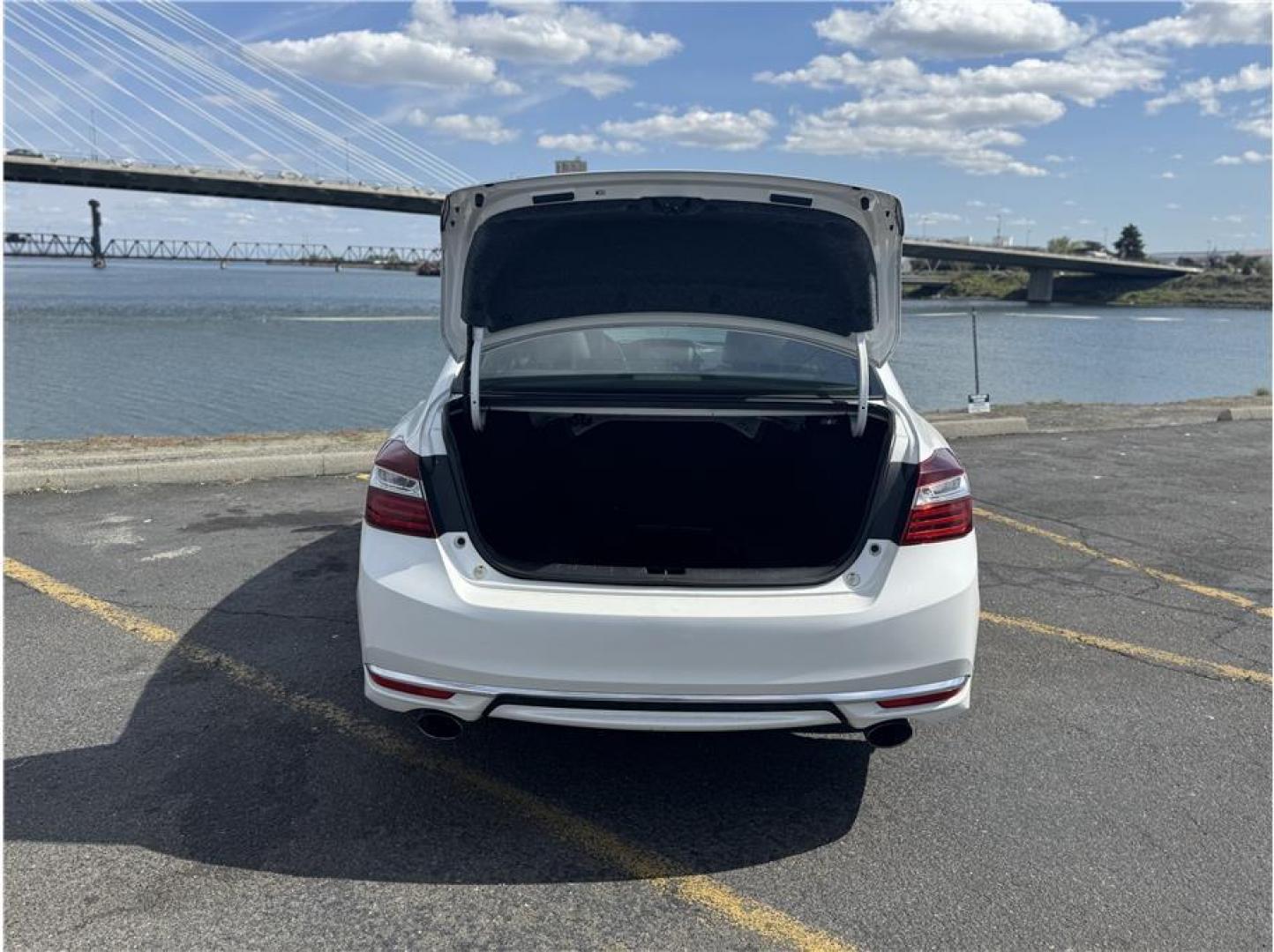 2016 White /No Color Honda Accord (1HGCR2F57GA) with an 4-Cyl, i-VTEC, 2.4 Liter engine, Auto, CVT w/Sport Mode transmission, located at 607 W Columbia Drive, Kennewick, WA, 99336, (509) 987-1069, 46.216743, -119.126404 - Photo#13