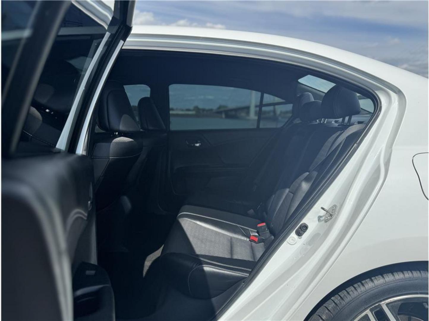 2016 White /No Color Honda Accord (1HGCR2F57GA) with an 4-Cyl, i-VTEC, 2.4 Liter engine, Auto, CVT w/Sport Mode transmission, located at 607 W Columbia Drive, Kennewick, WA, 99336, (509) 987-1069, 46.216743, -119.126404 - Photo#2