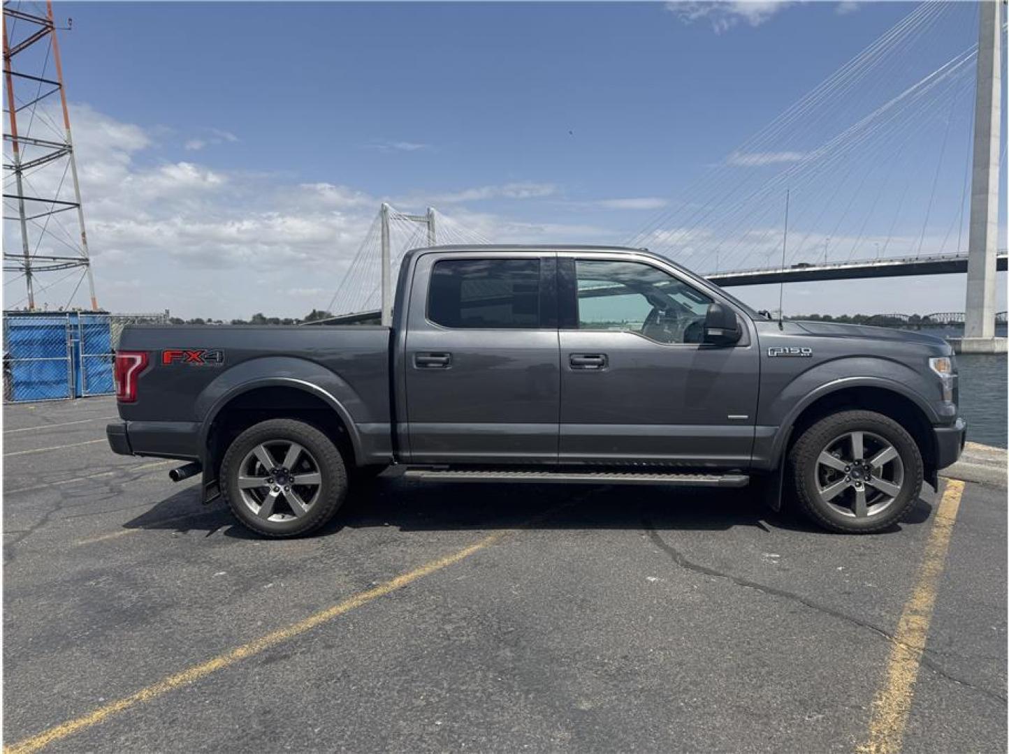 2017 Gray /No Color Ford F150 SuperCrew Cab (1FTEW1EG1HF) with an V6, EcoBoost, TT, 3.5L engine, Auto, 6-Spd SelShft transmission, located at 607 W Columbia Drive, Kennewick, WA, 99336, (509) 987-1069, 46.216743, -119.126404 - Photo#12