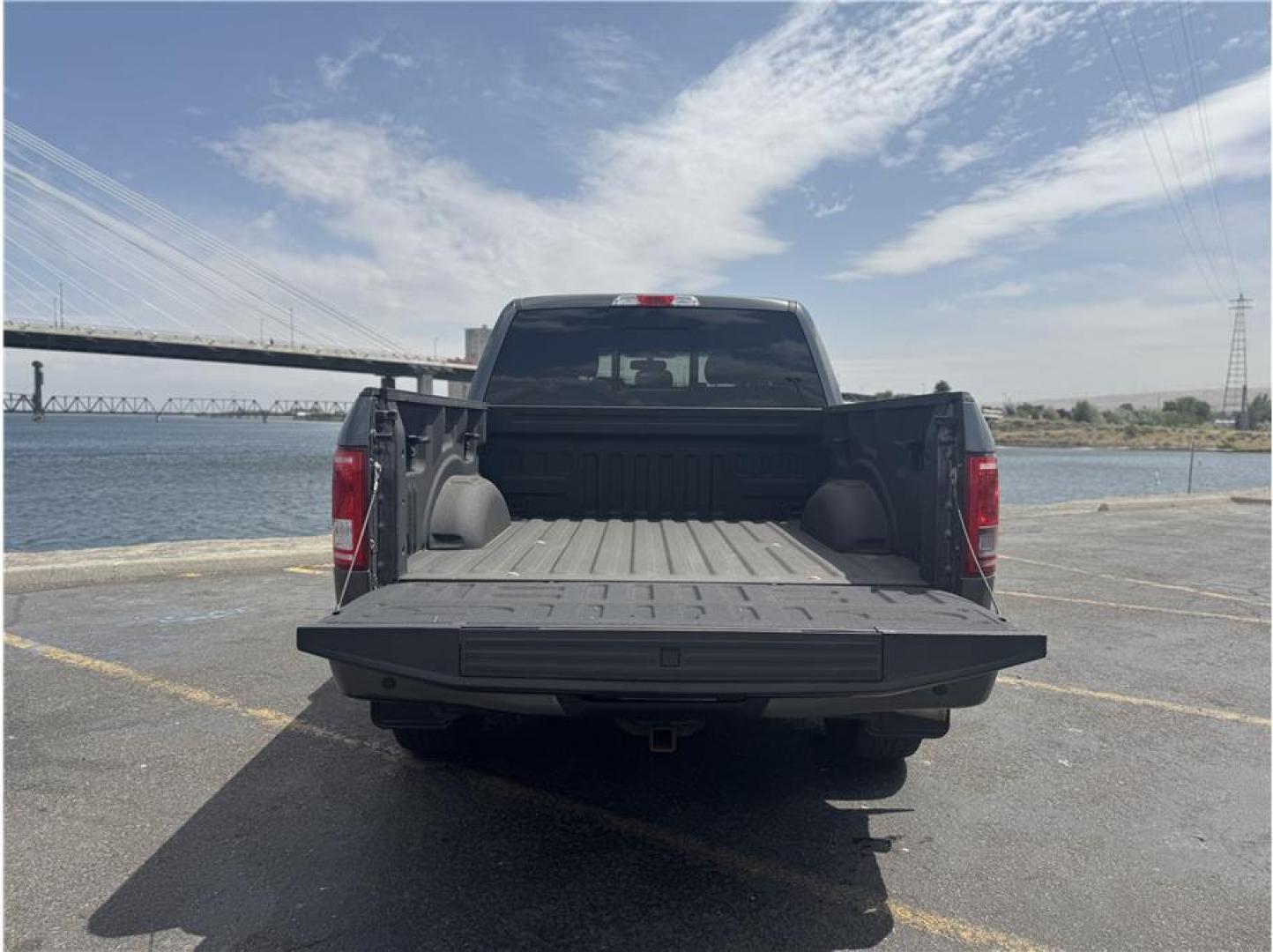 2017 Gray /No Color Ford F150 SuperCrew Cab (1FTEW1EG1HF) with an V6, EcoBoost, TT, 3.5L engine, Auto, 6-Spd SelShft transmission, located at 607 W Columbia Drive, Kennewick, WA, 99336, (509) 987-1069, 46.216743, -119.126404 - Photo#14