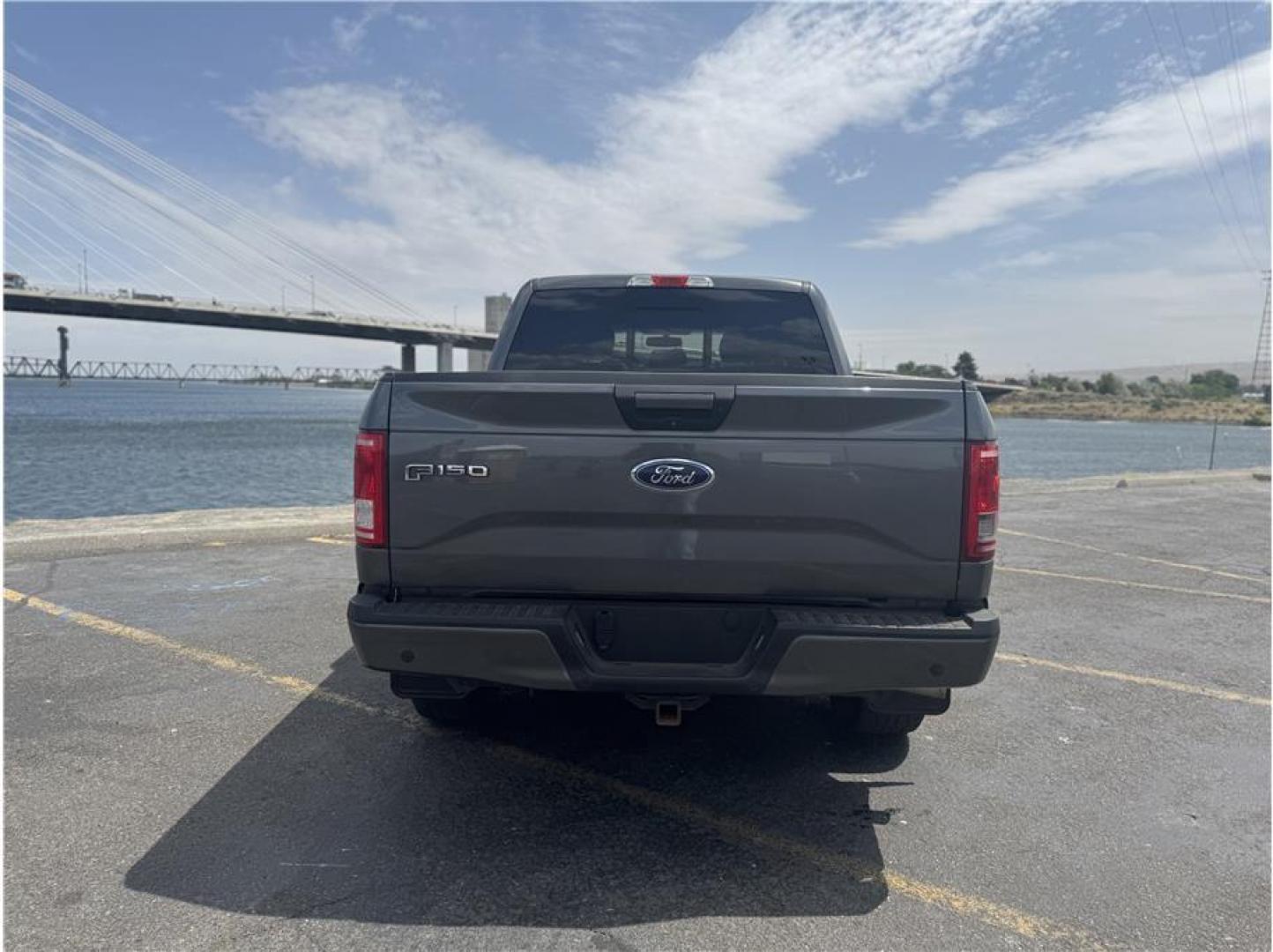 2017 Gray /No Color Ford F150 SuperCrew Cab (1FTEW1EG1HF) with an V6, EcoBoost, TT, 3.5L engine, Auto, 6-Spd SelShft transmission, located at 607 W Columbia Drive, Kennewick, WA, 99336, (509) 987-1069, 46.216743, -119.126404 - Photo#15