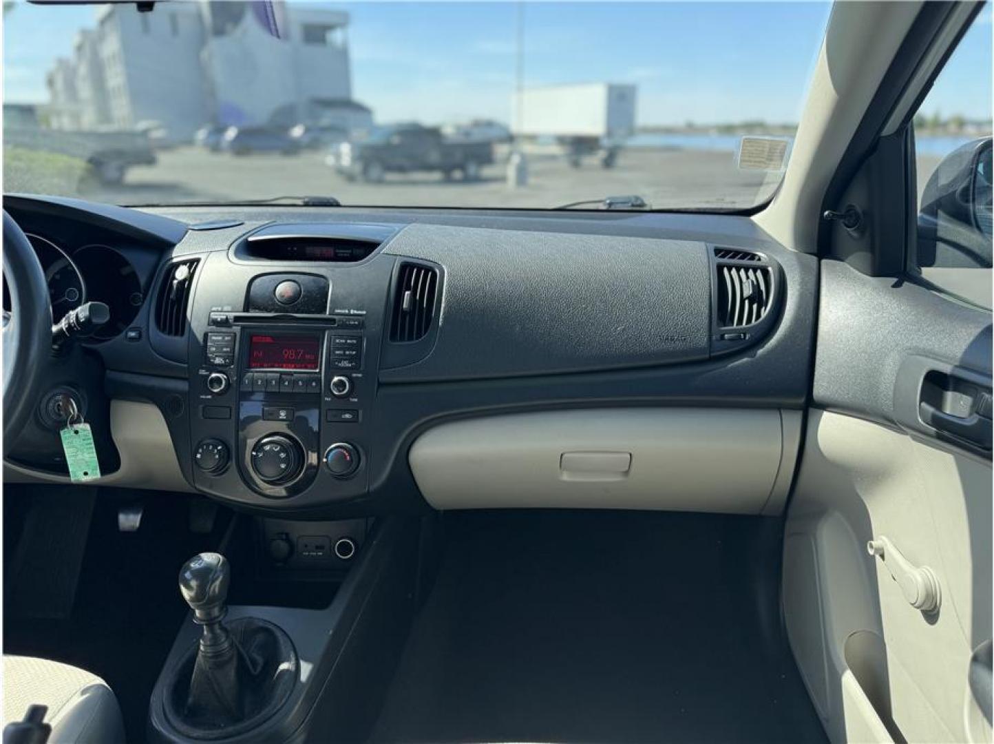 2010 Silver /No Color Kia Forte (KNAFT4A20A5) with an 4-Cyl, 2.0 Liter engine, Automatic, 4-Spd w/Overdrive transmission, located at 607 W Columbia Drive, Kennewick, WA, 99336, (509) 987-1069, 46.216743, -119.126404 - Photo#6