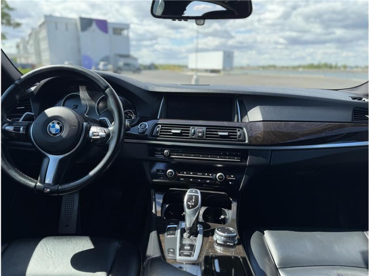 2016 White /No Color BMW 5 Series (WBA5B1C51GG) with an 6-Cyl, Turbo, 3.0 Liter engine, Automatic, 8-Spd Sport transmission, located at 607 W Columbia Drive, Kennewick, WA, 99336, (509) 987-1069, 46.216743, -119.126404 - Photo#5