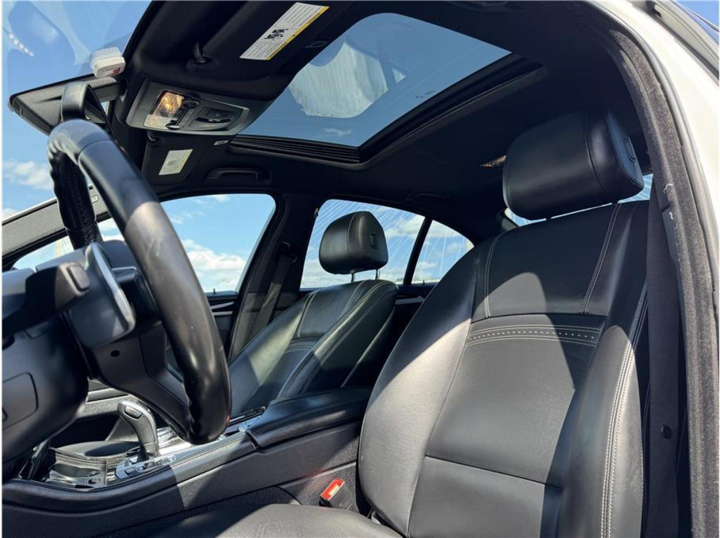2016 White /No Color BMW 5 Series (WBA5B1C51GG) with an 6-Cyl, Turbo, 3.0 Liter engine, Automatic, 8-Spd Sport transmission, located at 607 W Columbia Drive, Kennewick, WA, 99336, (509) 987-1069, 46.216743, -119.126404 - Photo#8