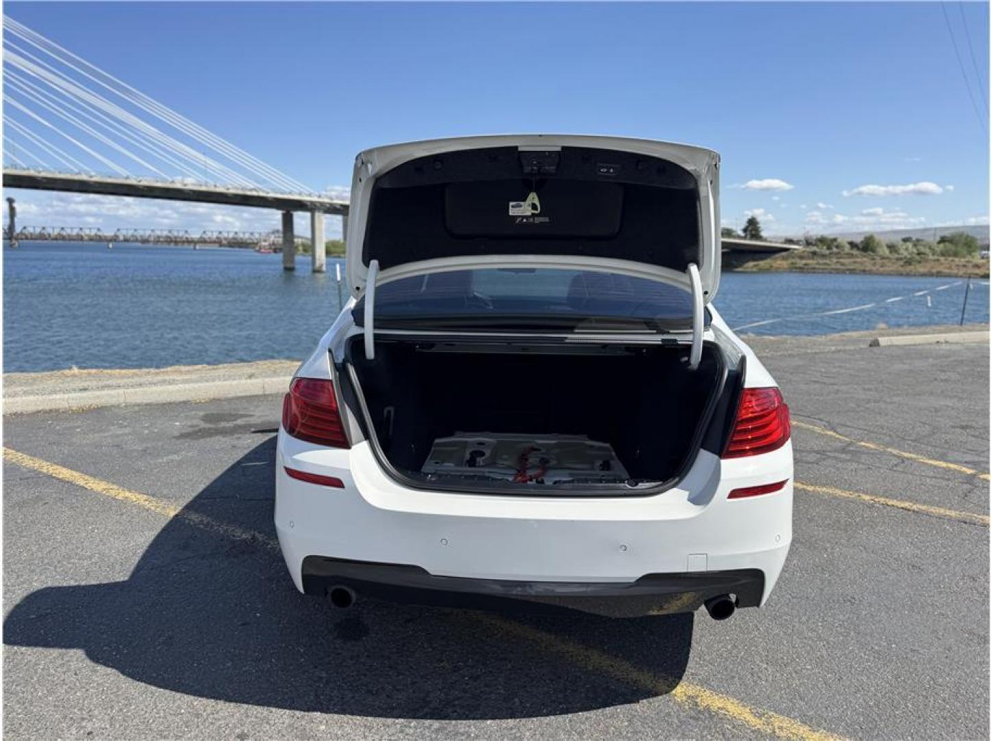 2016 White /No Color BMW 5 Series (WBA5B1C51GG) with an 6-Cyl, Turbo, 3.0 Liter engine, Automatic, 8-Spd Sport transmission, located at 607 W Columbia Drive, Kennewick, WA, 99336, (509) 987-1069, 46.216743, -119.126404 - Photo#14