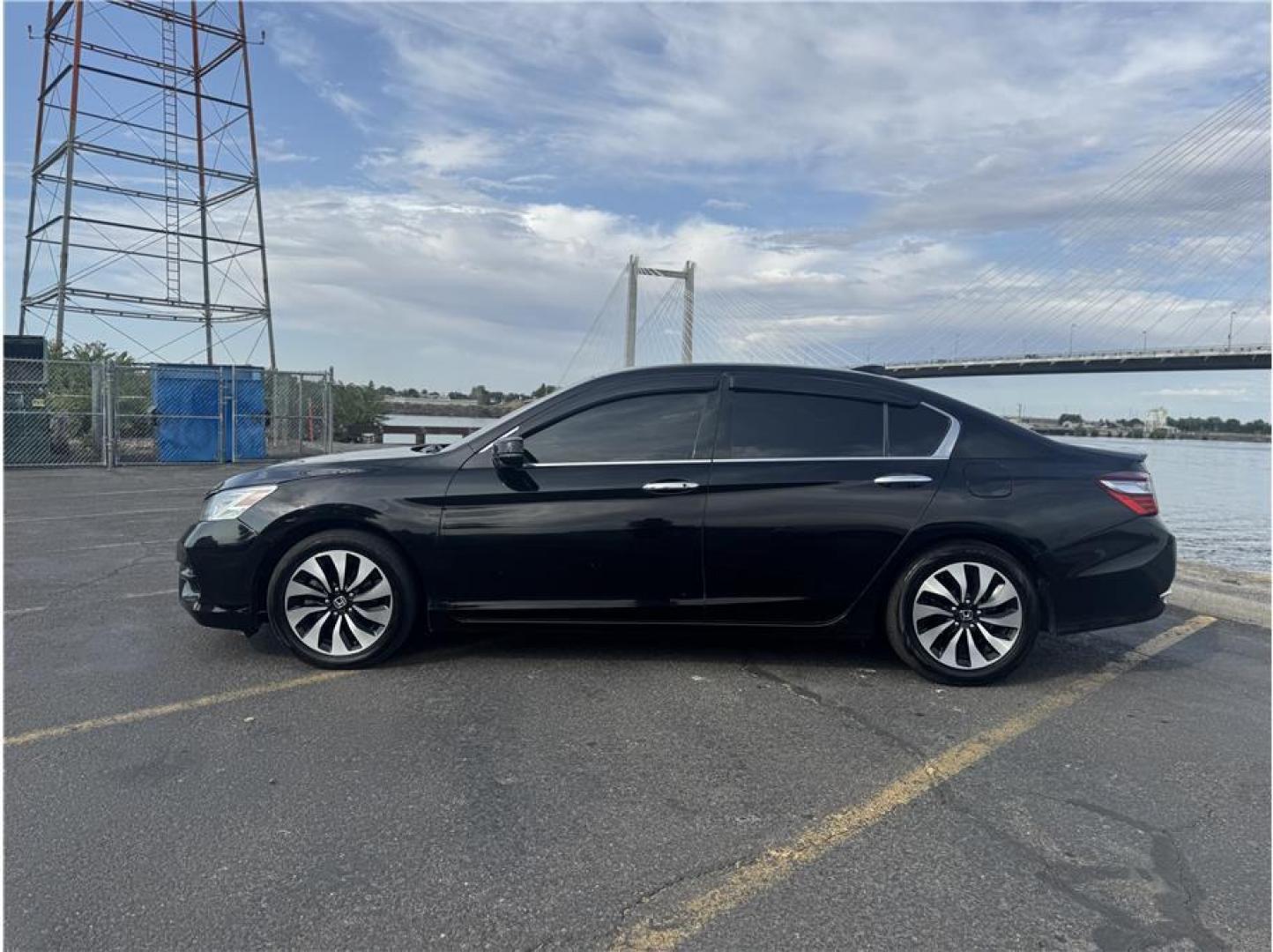 2017 Black /No Color Honda Accord Hybrid (JHMCR6F51HC) with an 4-Cyl, Hybrid VTEC 2.0L engine, Automatic, CVT transmission, located at 607 W Columbia Drive, Kennewick, WA, 99336, (509) 987-1069, 46.216743, -119.126404 - Photo#1