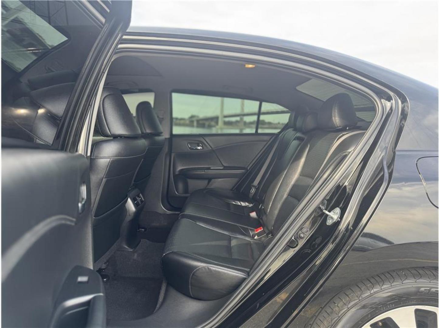 2017 Black /No Color Honda Accord Hybrid (JHMCR6F51HC) with an 4-Cyl, Hybrid VTEC 2.0L engine, Automatic, CVT transmission, located at 607 W Columbia Drive, Kennewick, WA, 99336, (509) 987-1069, 46.216743, -119.126404 - Photo#2