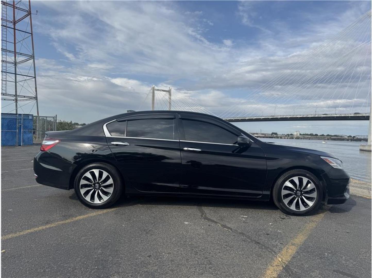 2017 Black /No Color Honda Accord Hybrid (JHMCR6F51HC) with an 4-Cyl, Hybrid VTEC 2.0L engine, Automatic, CVT transmission, located at 607 W Columbia Drive, Kennewick, WA, 99336, (509) 987-1069, 46.216743, -119.126404 - Photo#12