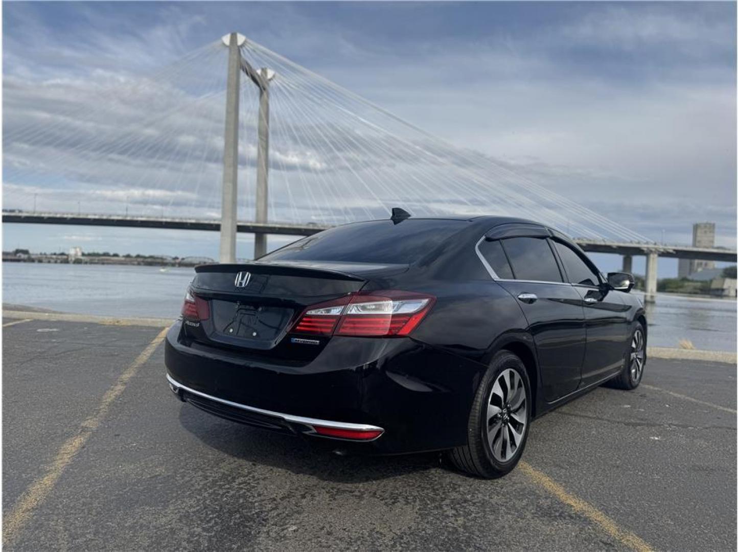 2017 Black /No Color Honda Accord Hybrid (JHMCR6F51HC) with an 4-Cyl, Hybrid VTEC 2.0L engine, Automatic, CVT transmission, located at 607 W Columbia Drive, Kennewick, WA, 99336, (509) 987-1069, 46.216743, -119.126404 - Photo#13
