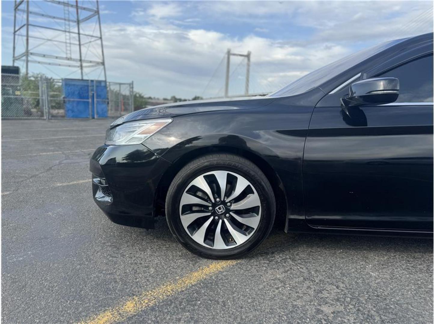 2017 Black /No Color Honda Accord Hybrid (JHMCR6F51HC) with an 4-Cyl, Hybrid VTEC 2.0L engine, Automatic, CVT transmission, located at 607 W Columbia Drive, Kennewick, WA, 99336, (509) 987-1069, 46.216743, -119.126404 - Photo#16