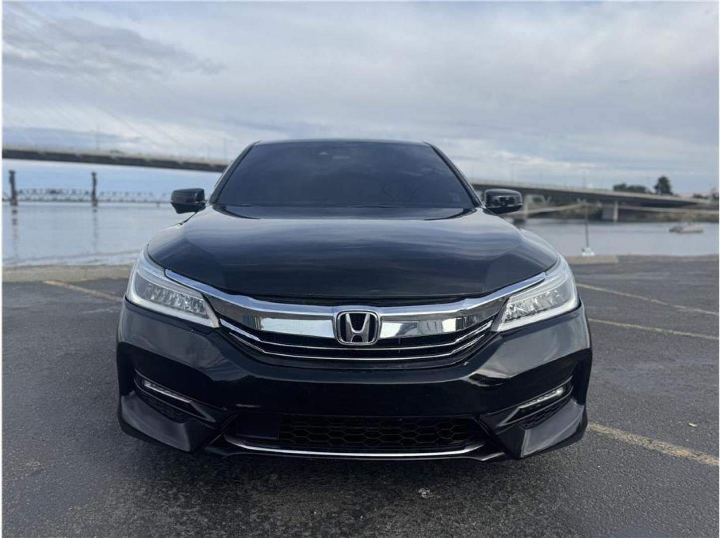 2017 Black /No Color Honda Accord Hybrid (JHMCR6F51HC) with an 4-Cyl, Hybrid VTEC 2.0L engine, Automatic, CVT transmission, located at 607 W Columbia Drive, Kennewick, WA, 99336, (509) 987-1069, 46.216743, -119.126404 - Photo#17