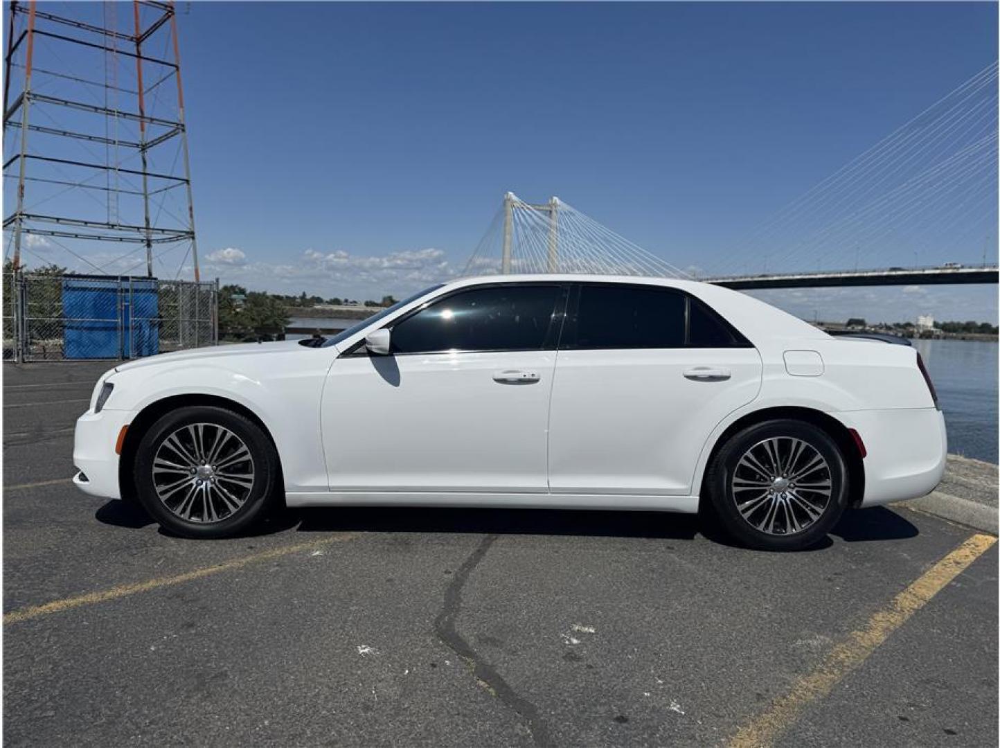 2016 White /No Color Chrysler 300 (2C3CCAGG2GH) with an V6, Flex Fuel, 3.6 Liter engine, Automatic, 8-Spd transmission, located at 607 W Columbia Drive, Kennewick, WA, 99336, (509) 987-1069, 46.216743, -119.126404 - Photo#1