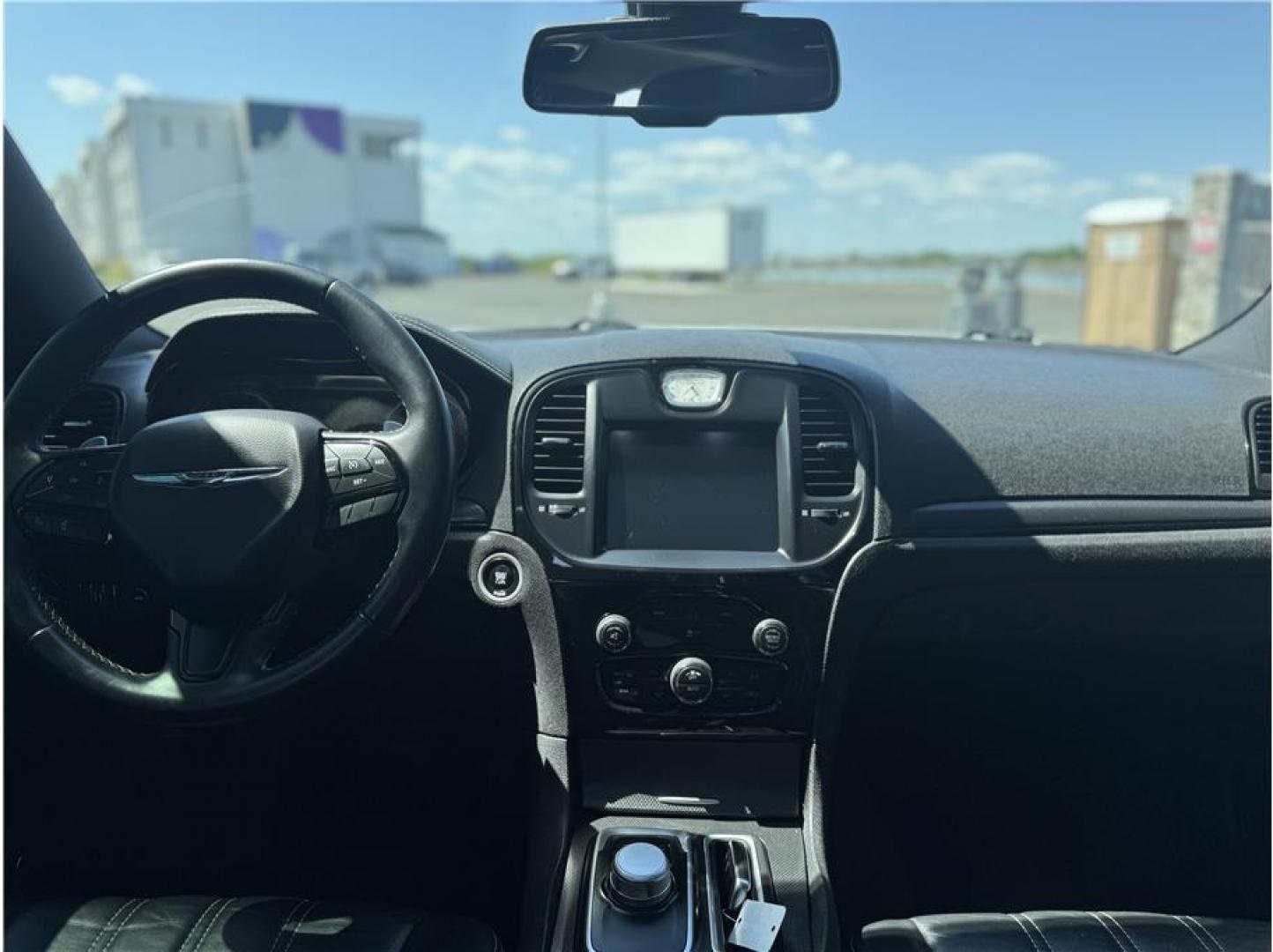 2016 White /No Color Chrysler 300 (2C3CCAGG2GH) with an V6, Flex Fuel, 3.6 Liter engine, Automatic, 8-Spd transmission, located at 607 W Columbia Drive, Kennewick, WA, 99336, (509) 987-1069, 46.216743, -119.126404 - Photo#5