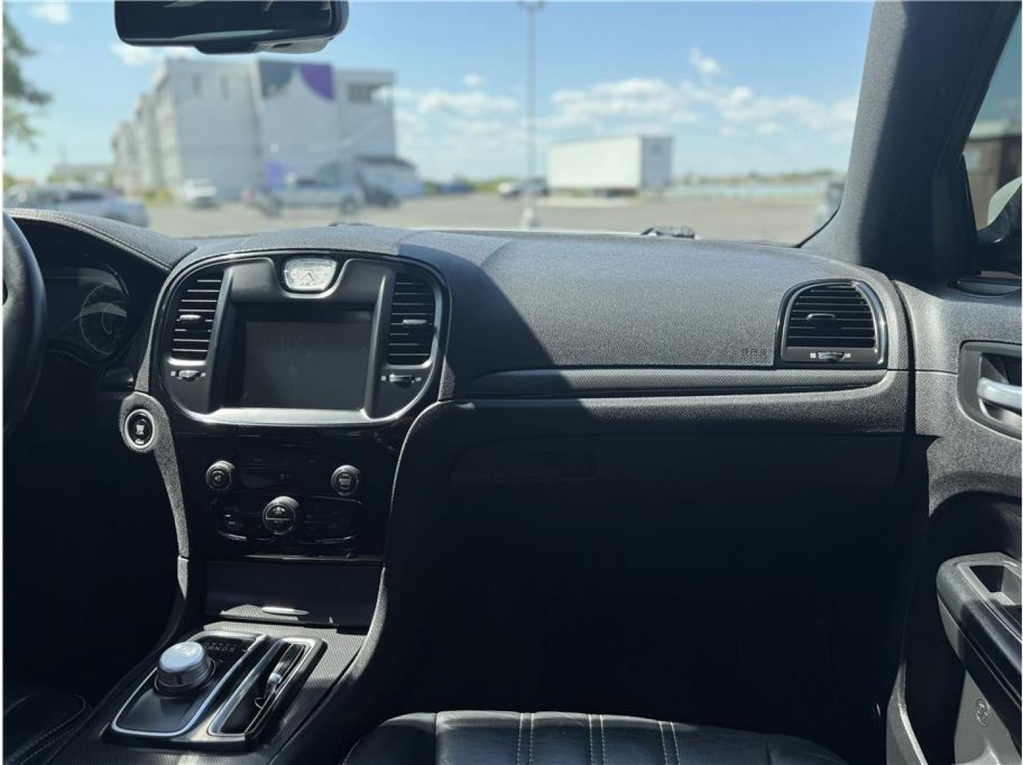 2016 White /No Color Chrysler 300 (2C3CCAGG2GH) with an V6, Flex Fuel, 3.6 Liter engine, Automatic, 8-Spd transmission, located at 607 W Columbia Drive, Kennewick, WA, 99336, (509) 987-1069, 46.216743, -119.126404 - Photo#6