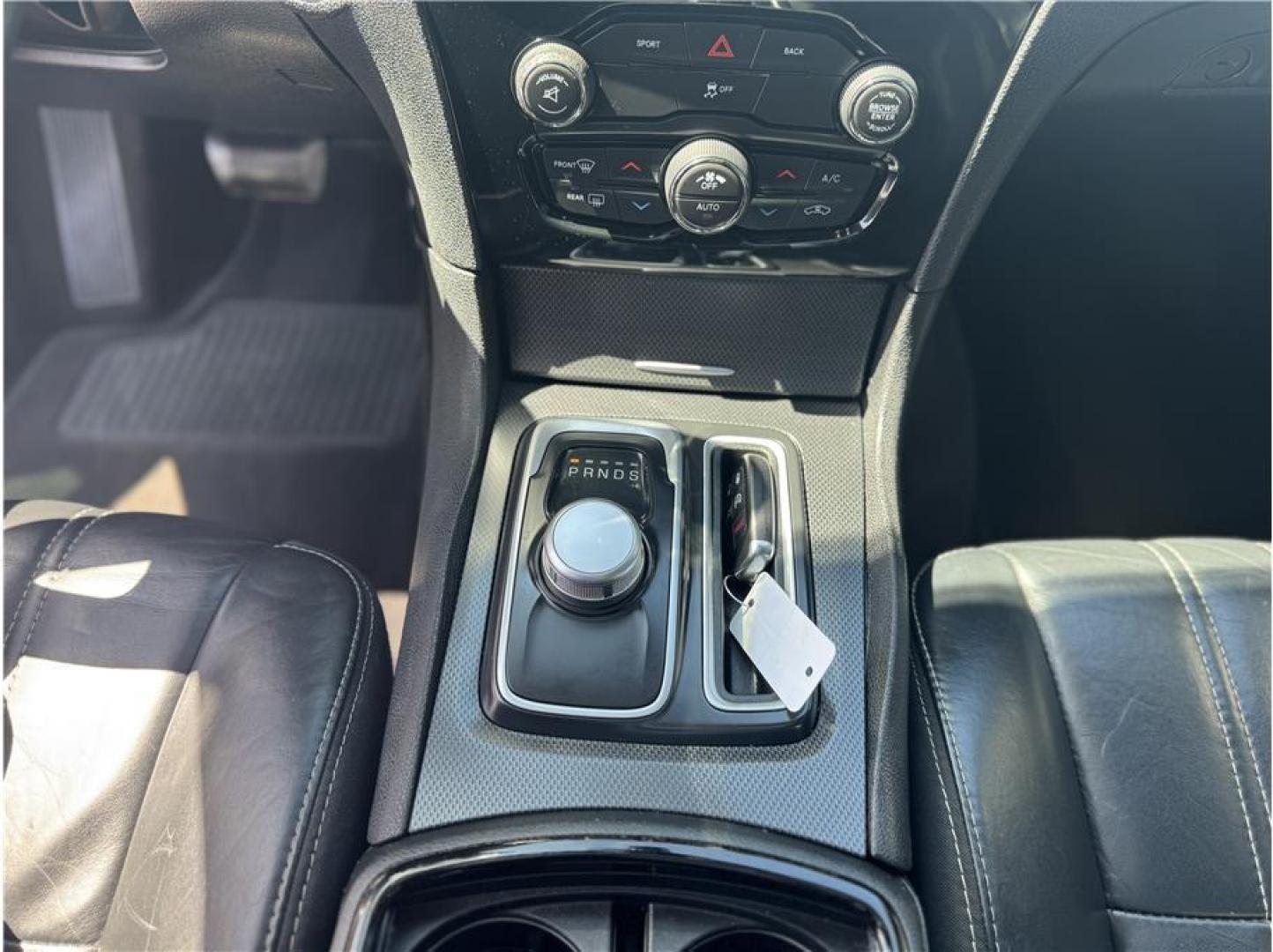 2016 White /No Color Chrysler 300 (2C3CCAGG2GH) with an V6, Flex Fuel, 3.6 Liter engine, Automatic, 8-Spd transmission, located at 607 W Columbia Drive, Kennewick, WA, 99336, (509) 987-1069, 46.216743, -119.126404 - Photo#10