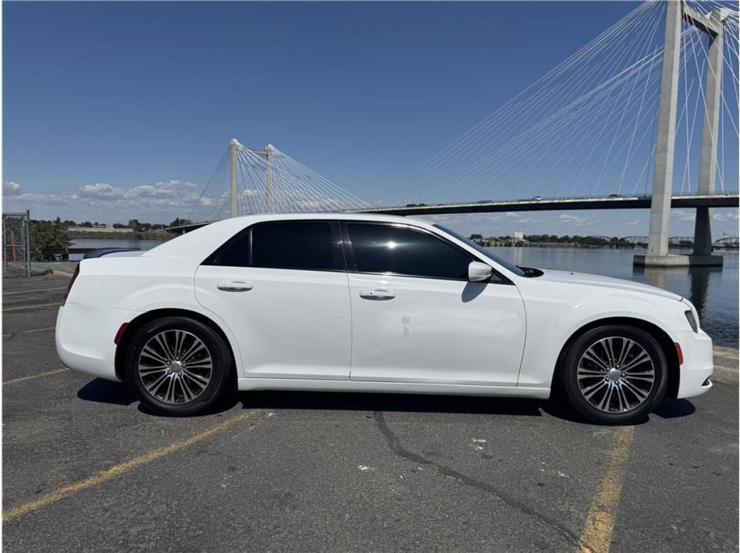 2016 White /No Color Chrysler 300 (2C3CCAGG2GH) with an V6, Flex Fuel, 3.6 Liter engine, Automatic, 8-Spd transmission, located at 607 W Columbia Drive, Kennewick, WA, 99336, (509) 987-1069, 46.216743, -119.126404 - Photo#12