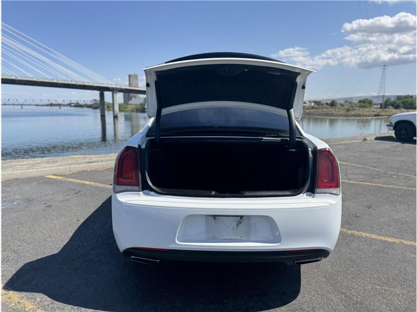 2016 White /No Color Chrysler 300 (2C3CCAGG2GH) with an V6, Flex Fuel, 3.6 Liter engine, Automatic, 8-Spd transmission, located at 607 W Columbia Drive, Kennewick, WA, 99336, (509) 987-1069, 46.216743, -119.126404 - Photo#14