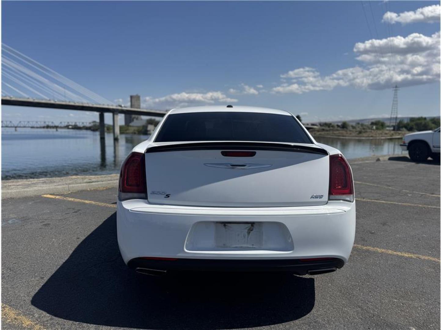 2016 White /No Color Chrysler 300 (2C3CCAGG2GH) with an V6, Flex Fuel, 3.6 Liter engine, Automatic, 8-Spd transmission, located at 607 W Columbia Drive, Kennewick, WA, 99336, (509) 987-1069, 46.216743, -119.126404 - Photo#15
