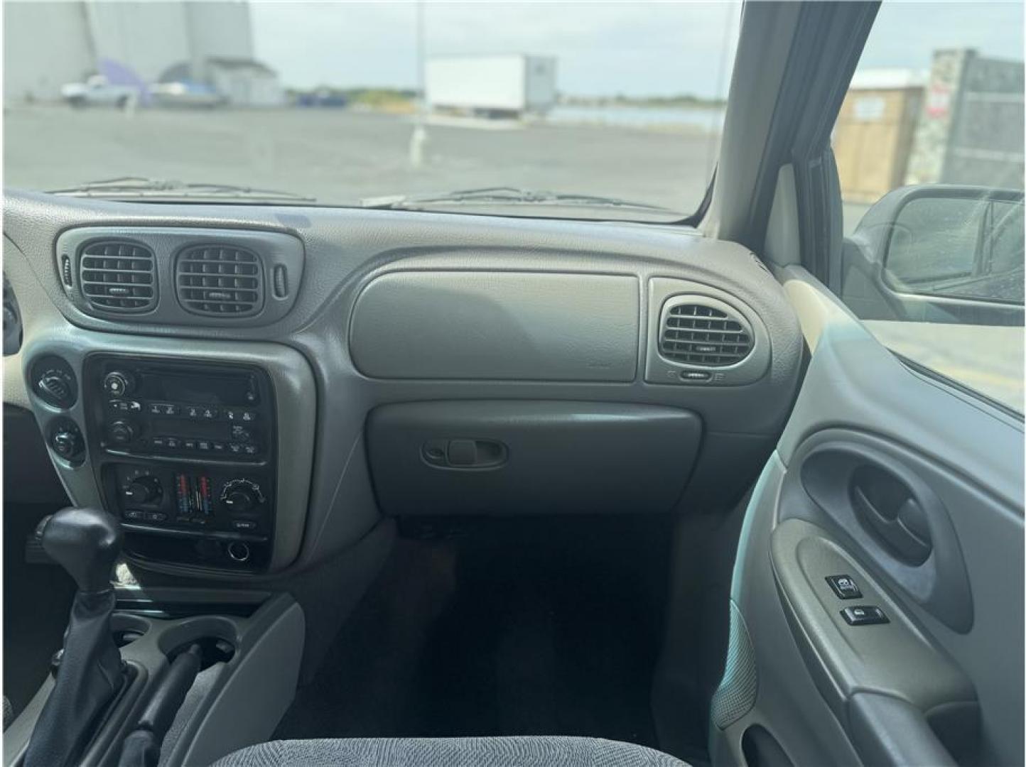 2004 Black /No Color Chevrolet Trailblazer (1GNET16S046) with an 6-Cyl, 4.2 Liter engine, Automatic transmission, located at 607 W Columbia Drive, Kennewick, WA, 99336, (509) 987-1069, 46.216743, -119.126404 - Photo#6