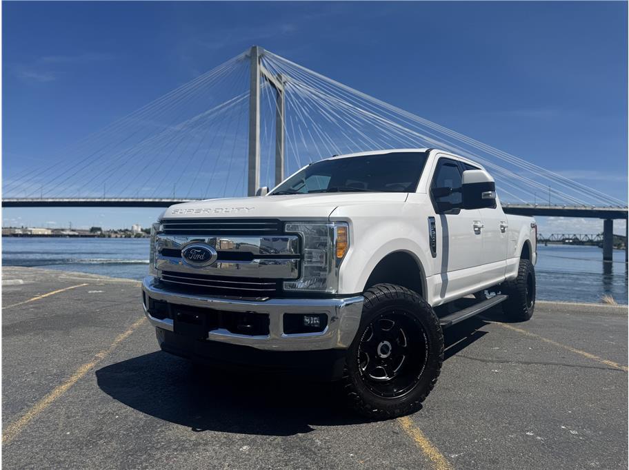 photo of 2017 Ford F250 Super Duty Crew Cab 