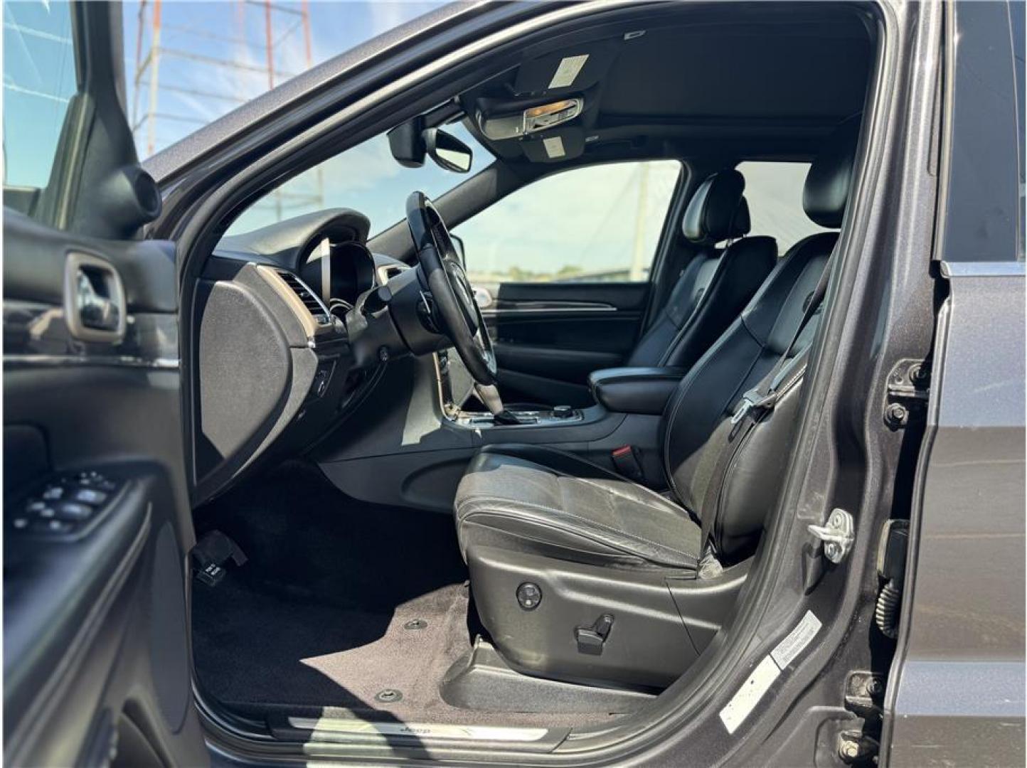 2017 Gray /No Color Jeep Grand Cherokee (1C4RJFCG8HC) with an V6, VVT, 3.6 Liter engine, Automatic, 8-Spd transmission, located at 607 W Columbia Drive, Kennewick, WA, 99336, (509) 987-1069, 46.216743, -119.126404 - Photo#7
