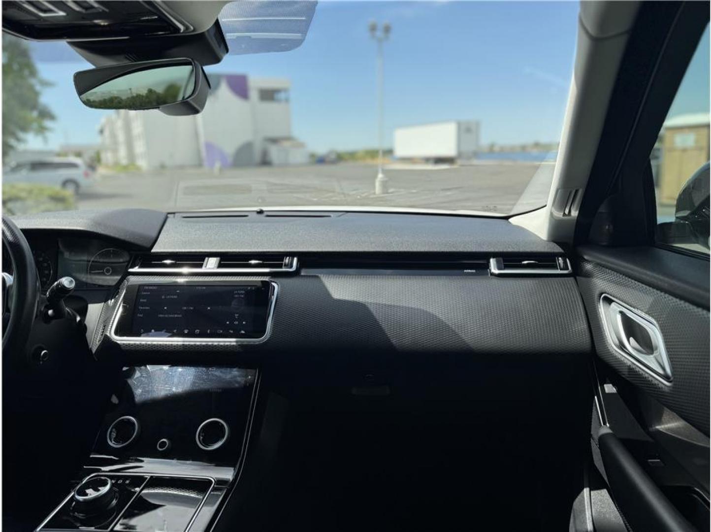 2019 White /No Color Land Rover Range Rover Velar (SALYB2EN2KA) with an 4-Cyl, Turbo Diesel, 2.0 Liter engine, Automatic, 8-Spd transmission, located at 607 W Columbia Drive, Kennewick, WA, 99336, (509) 987-1069, 46.216743, -119.126404 - Photo#6
