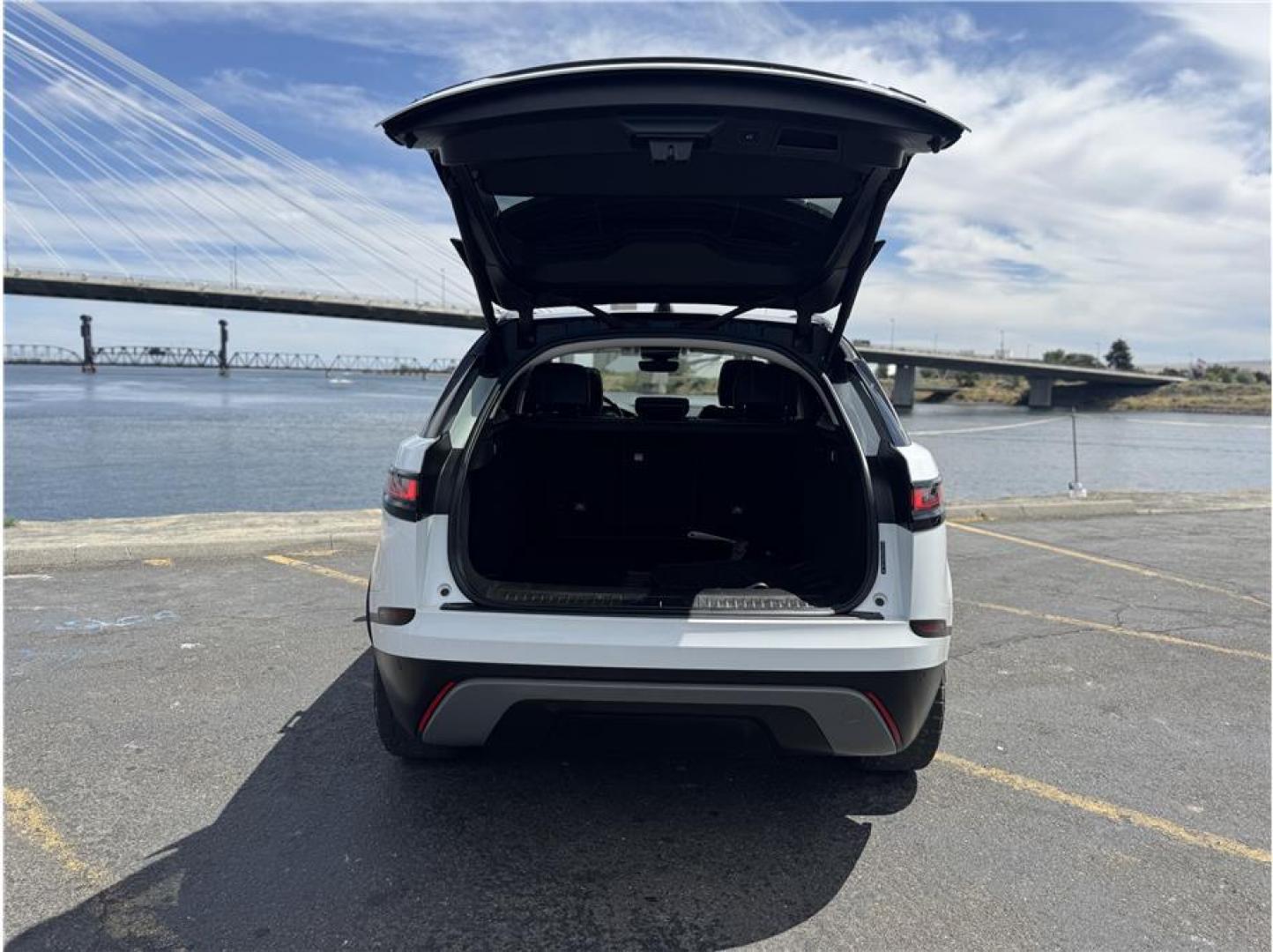 2019 White /No Color Land Rover Range Rover Velar (SALYB2EN2KA) with an 4-Cyl, Turbo Diesel, 2.0 Liter engine, Automatic, 8-Spd transmission, located at 607 W Columbia Drive, Kennewick, WA, 99336, (509) 987-1069, 46.216743, -119.126404 - Photo#14