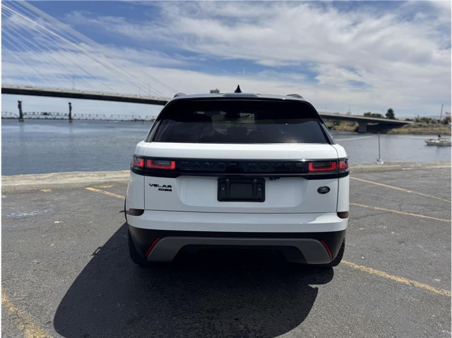 2019 White /No Color Land Rover Range Rover Velar (SALYB2EN2KA) with an 4-Cyl, Turbo Diesel, 2.0 Liter engine, Automatic, 8-Spd transmission, located at 607 W Columbia Drive, Kennewick, WA, 99336, (509) 987-1069, 46.216743, -119.126404 - Photo#15