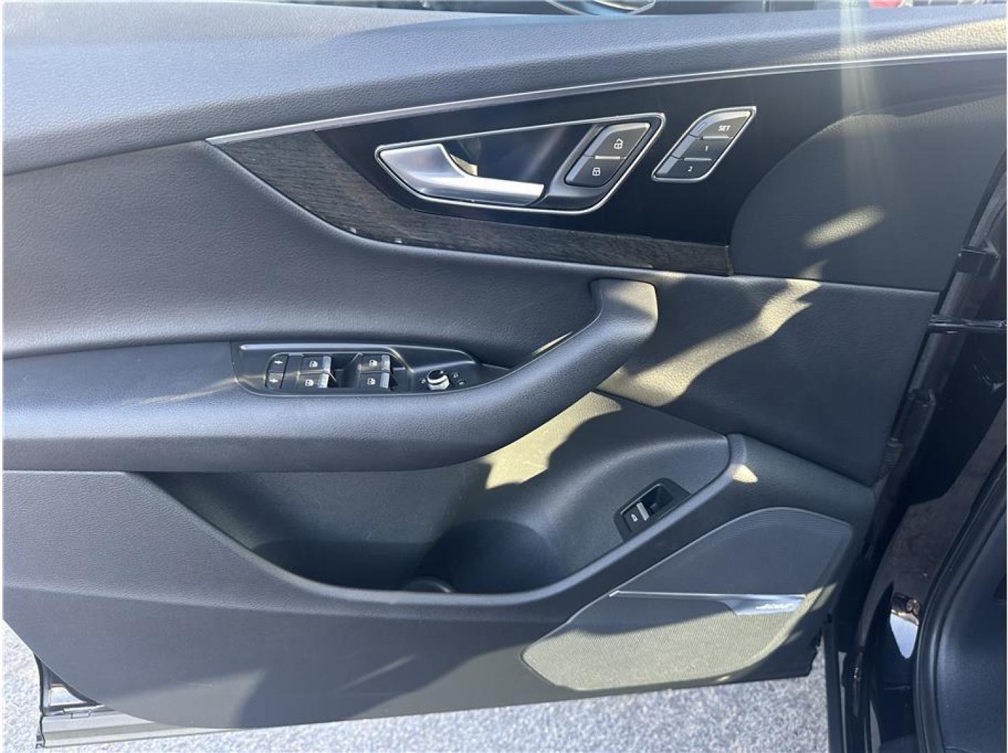2018 Black /No Color Audi Q7 (WA1LAAF77JD) with an V6, Sprchrgd, 3.0L engine, Auto, 8-Spd Tiptronic transmission, located at 607 W Columbia Drive, Kennewick, WA, 99336, (509) 987-1069, 46.216743, -119.126404 - Photo#4