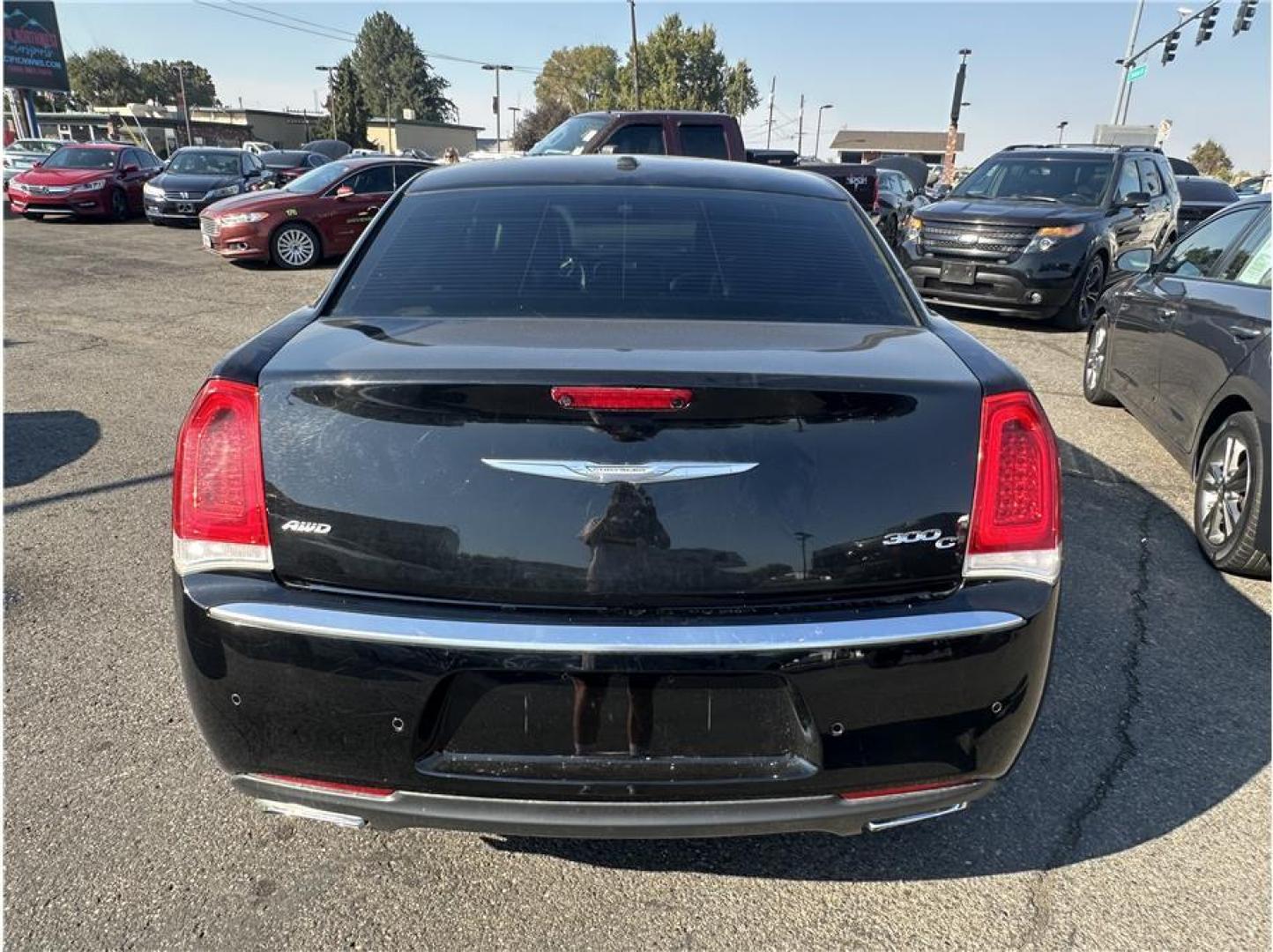 2016 Black /No Color Chrysler 300 (2C3CCASG1GH) with an V6, Flex Fuel, 3.6 Liter engine, Automatic, 8-Spd transmission, located at 607 W Columbia Drive, Kennewick, WA, 99336, (509) 987-1069, 46.216743, -119.126404 - Photo#5