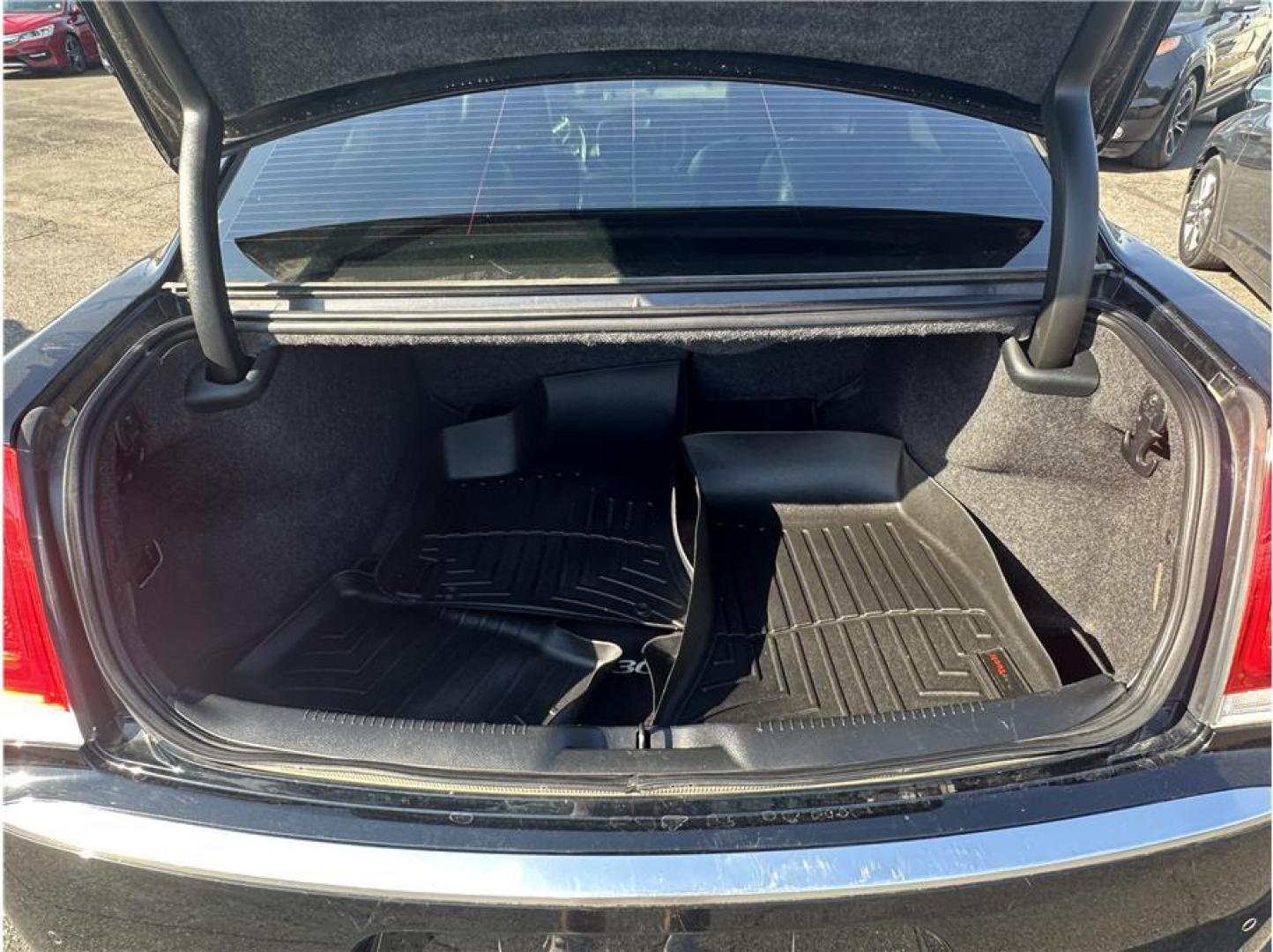 2016 Black /No Color Chrysler 300 (2C3CCASG1GH) with an V6, Flex Fuel, 3.6 Liter engine, Automatic, 8-Spd transmission, located at 607 W Columbia Drive, Kennewick, WA, 99336, (509) 987-1069, 46.216743, -119.126404 - Photo#6