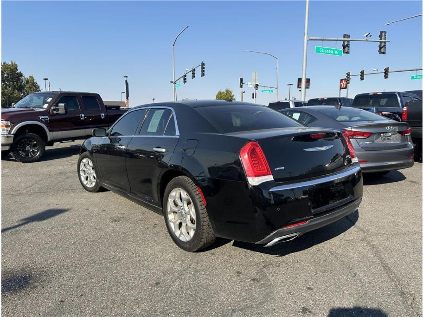 2016 Black /No Color Chrysler 300 (2C3CCASG1GH) with an V6, Flex Fuel, 3.6 Liter engine, Automatic, 8-Spd transmission, located at 607 W Columbia Drive, Kennewick, WA, 99336, (509) 987-1069, 46.216743, -119.126404 - Photo#7