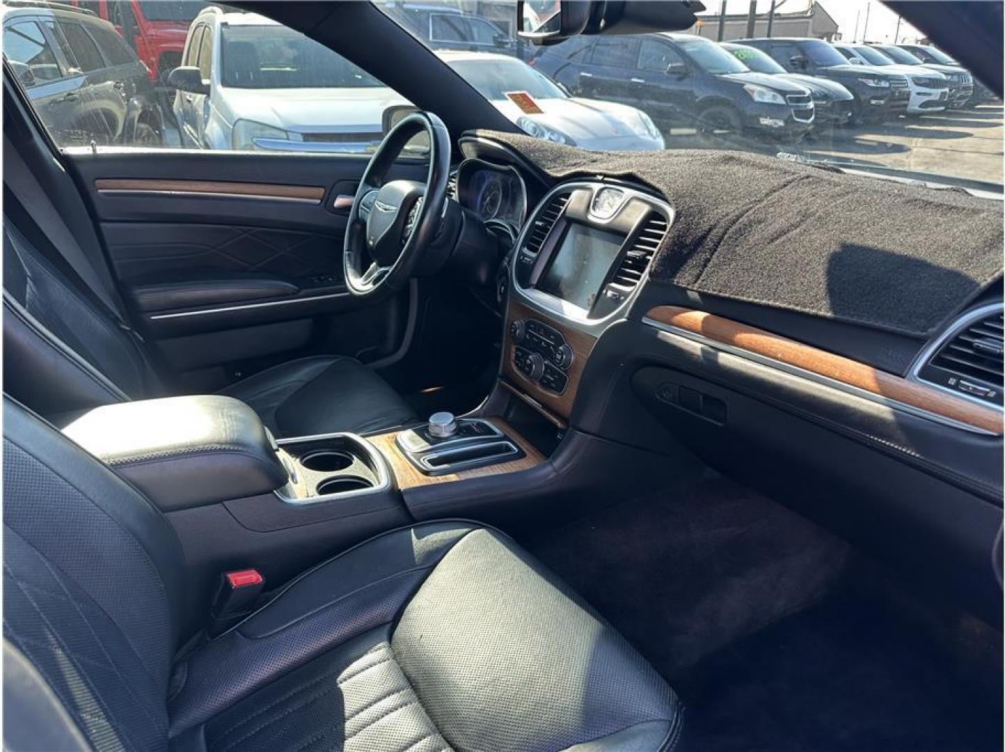 2016 Black /No Color Chrysler 300 (2C3CCASG1GH) with an V6, Flex Fuel, 3.6 Liter engine, Automatic, 8-Spd transmission, located at 607 W Columbia Drive, Kennewick, WA, 99336, (509) 987-1069, 46.216743, -119.126404 - Photo#13