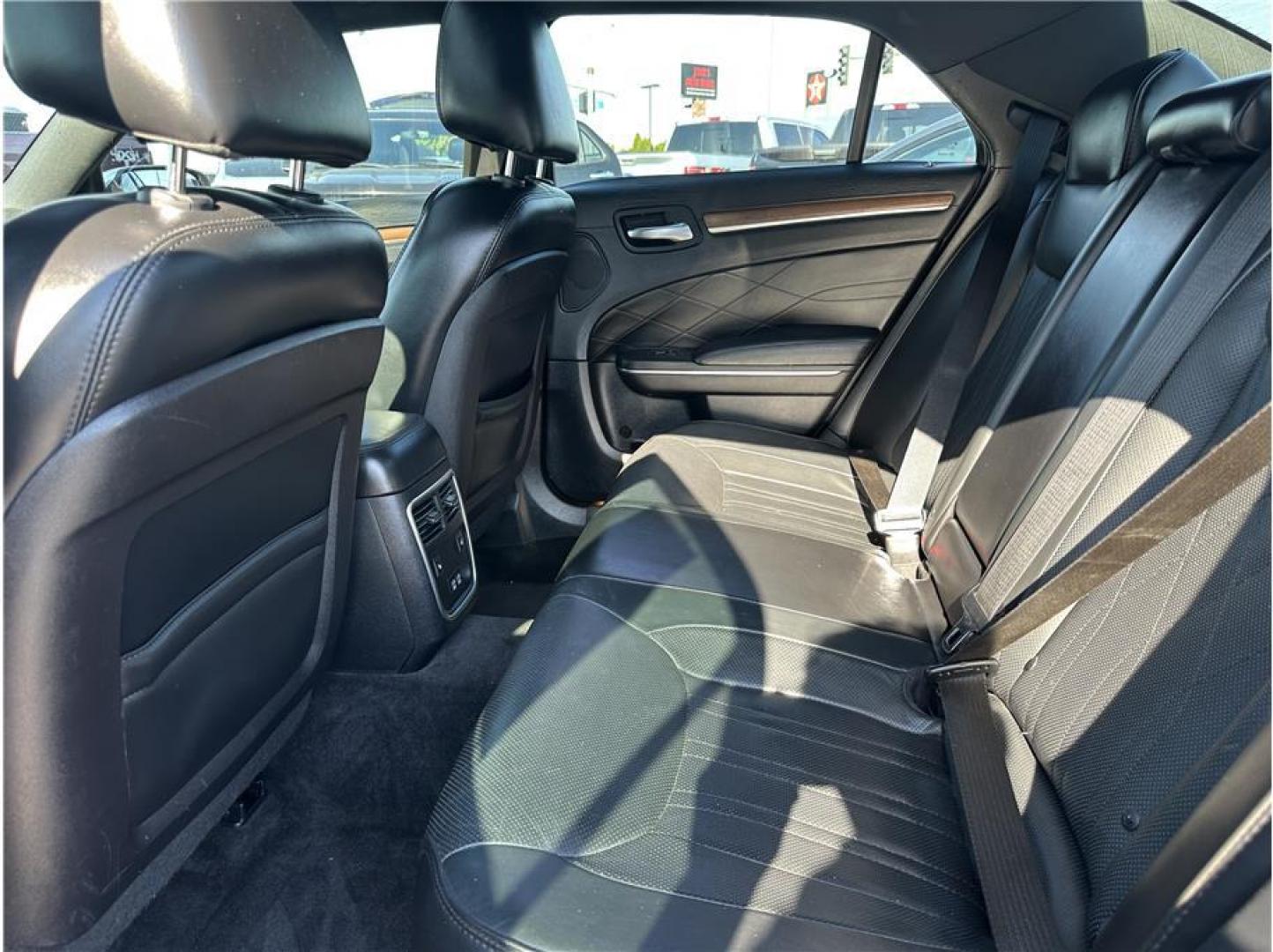 2016 Black /No Color Chrysler 300 (2C3CCASG1GH) with an V6, Flex Fuel, 3.6 Liter engine, Automatic, 8-Spd transmission, located at 607 W Columbia Drive, Kennewick, WA, 99336, (509) 987-1069, 46.216743, -119.126404 - Photo#15