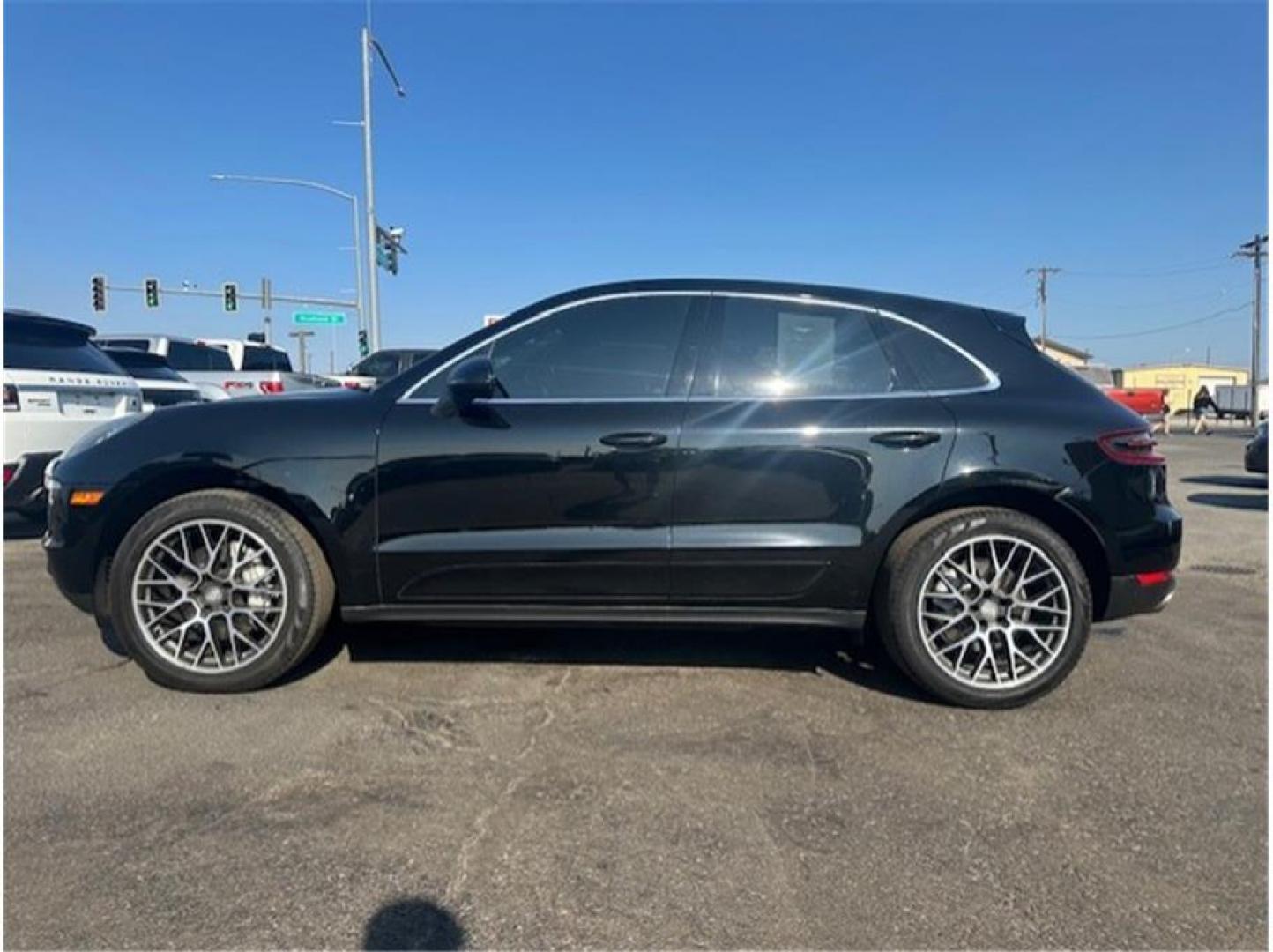 2017 Black /No Color Porsche Macan (WP1AB2A56HL) with an V6, Twin Turbo, 3.0 Liter engine, Auto, 7-Spd PDK Dbl-Cltch transmission, located at 607 W Columbia Drive, Kennewick, WA, 99336, (509) 987-1069, 46.216743, -119.126404 - Photo#1