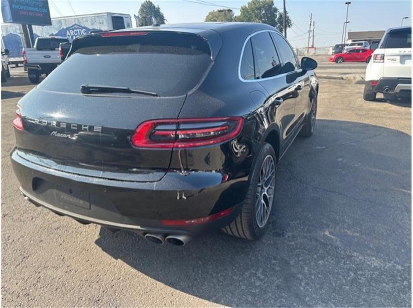 2017 Black /No Color Porsche Macan (WP1AB2A56HL) with an V6, Twin Turbo, 3.0 Liter engine, Auto, 7-Spd PDK Dbl-Cltch transmission, located at 607 W Columbia Drive, Kennewick, WA, 99336, (509) 987-1069, 46.216743, -119.126404 - Photo#4