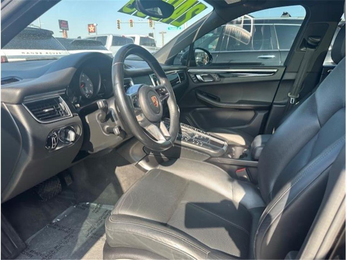 2017 Black /No Color Porsche Macan (WP1AB2A56HL) with an V6, Twin Turbo, 3.0 Liter engine, Auto, 7-Spd PDK Dbl-Cltch transmission, located at 607 W Columbia Drive, Kennewick, WA, 99336, (509) 987-1069, 46.216743, -119.126404 - Photo#8